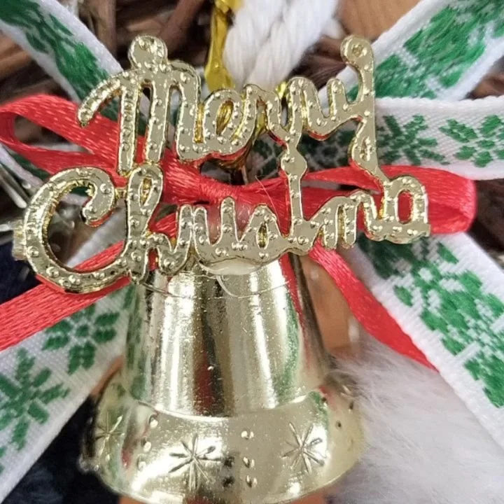 コートが並び初めて、昨日は初雪
冬が本気を出してきましたね

オフィスもクリスマスのアイテムが増えてきて
季節を飾ってくれるのが嬉しいです。

慌ただしい12月だけど、心は温かく過ごせそうです。

#キャリアステージいといがわ
#糸魚川#クリスマス#私らしく働く