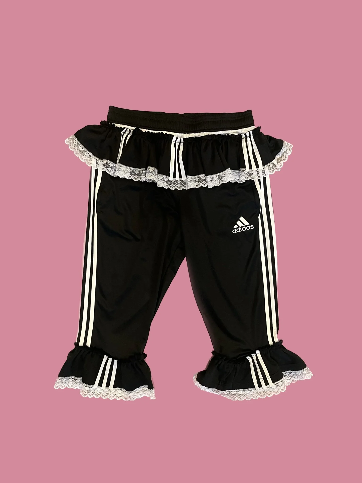 B/w bloomers