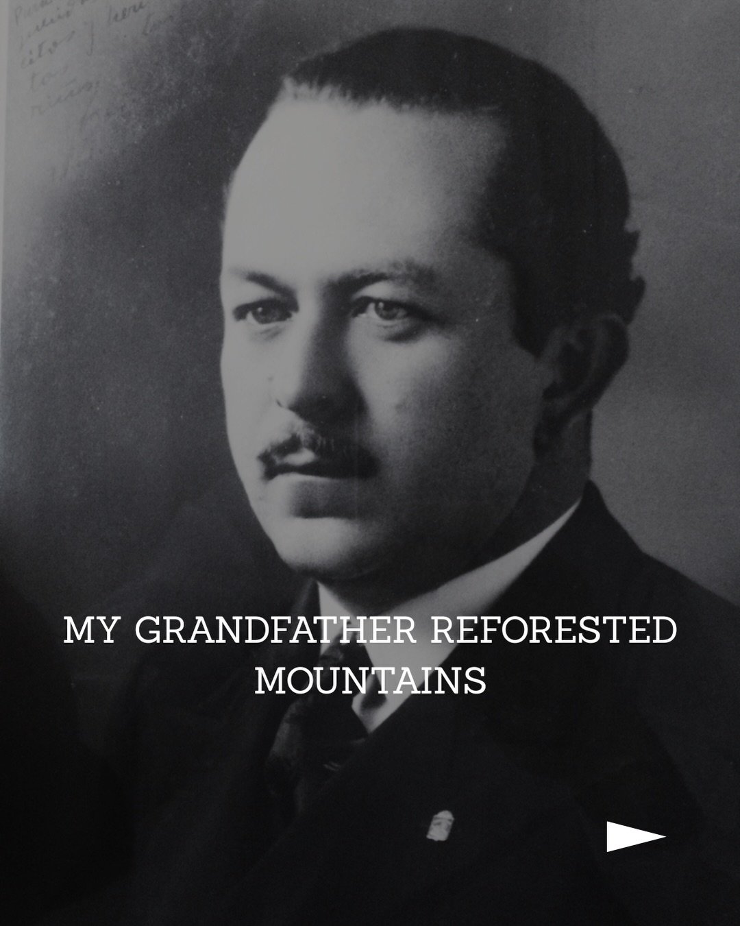 Two grandfathers. Two different mountains.

One reforested the highlands of Manizales.
One grew coffee and built cooperatives.

My father inherited both legacies.
Now I&rsquo;m bringing them together.

Valiente isn&rsquo;t just coffee.
It&rsquo;s fai