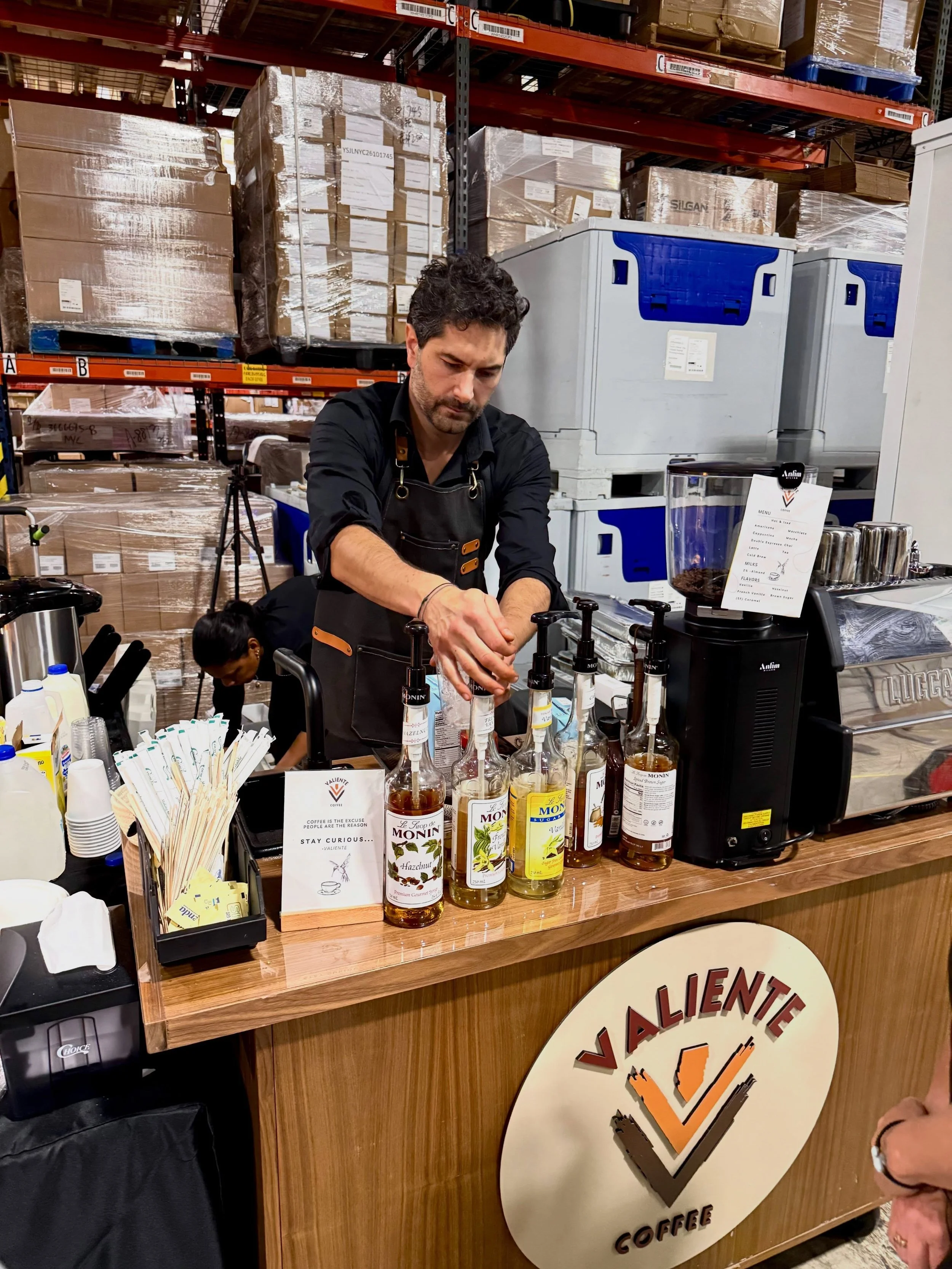 215 people. One coffee bar. ☕️

Last week, Valiente Coffee Cart had the opportunity to serve a corporate employee event for 215 people.

Coffee, Colombian pastries, cold brew, and a lot of moving parts behind the scenes.

Grateful to have been part o