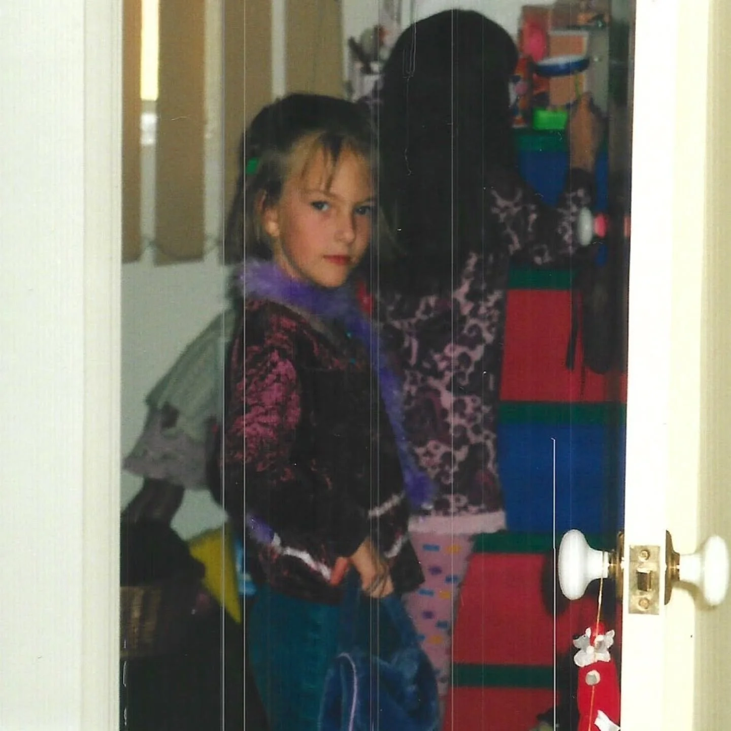 🎂 32! 🎂
I'll never be more stylish than at my 7th birthday party. Velvet tie-dye shirt, purple feather boa and a fluffy handbag? Yes please! 😍
Although it might look effortless and easy, being a fashionista 24/7 is hard work!

I may be older but s