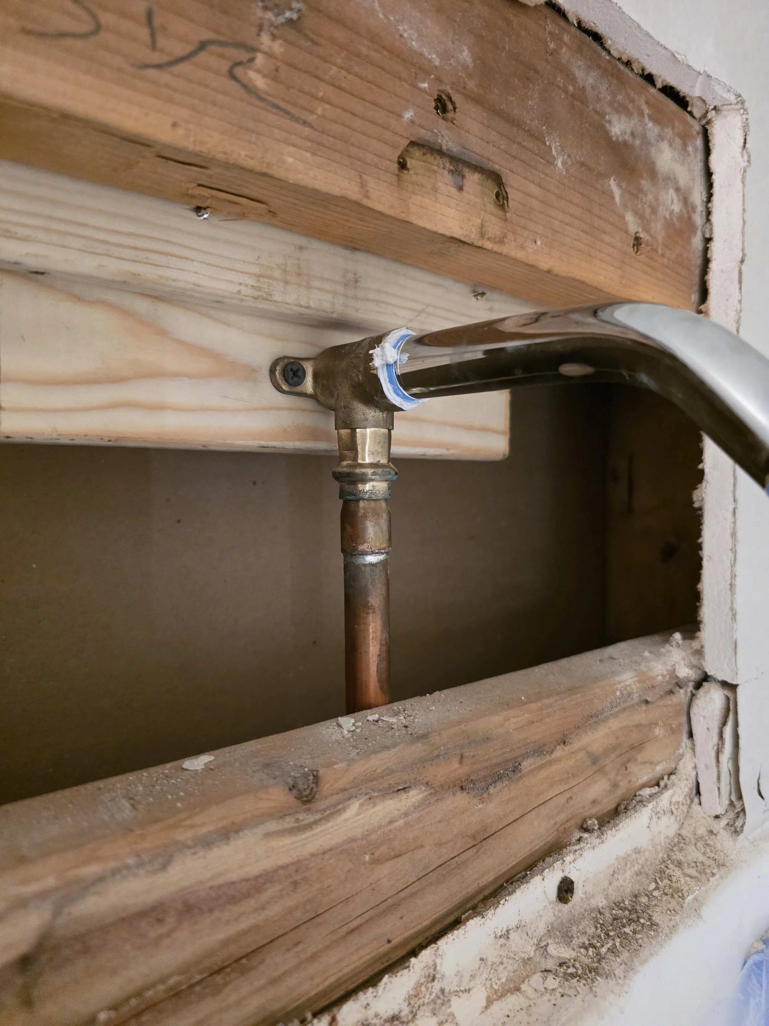 The shower arm was an old style and was leaking at this home in Phoenix. We replaced with a new drop ear fitting and installed a new shower arm and shower head. 
