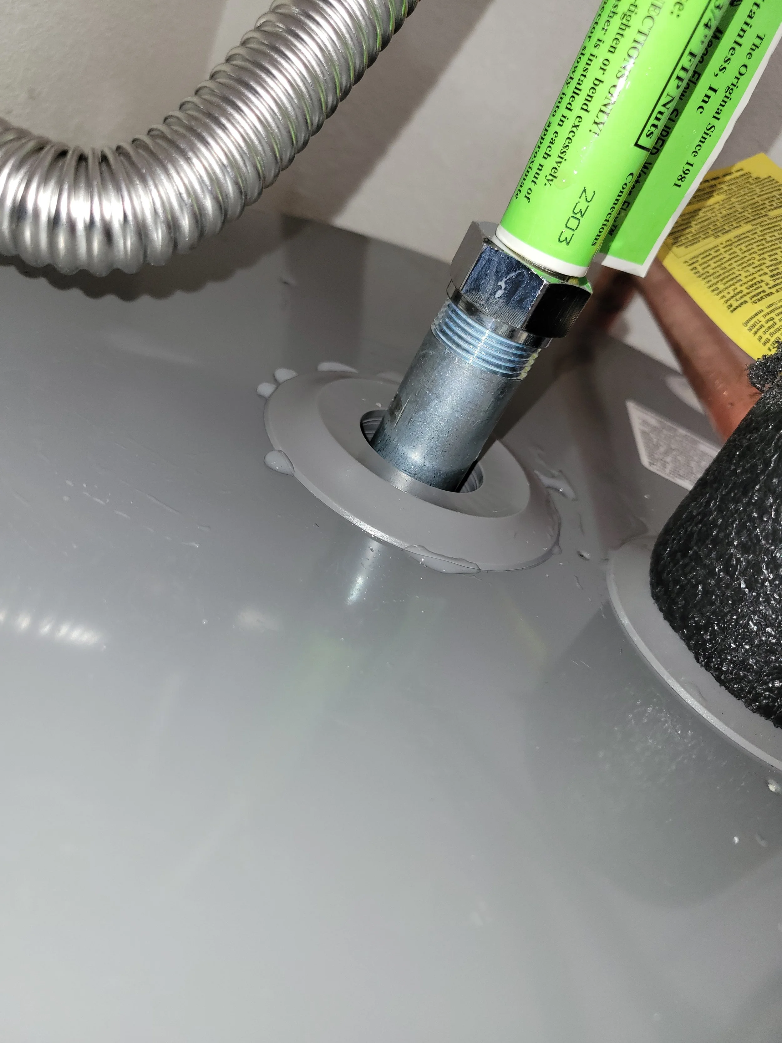 Leaking Electric Water Heater Replacement in Phoenix, AZ | Mountain Vista Plumbing