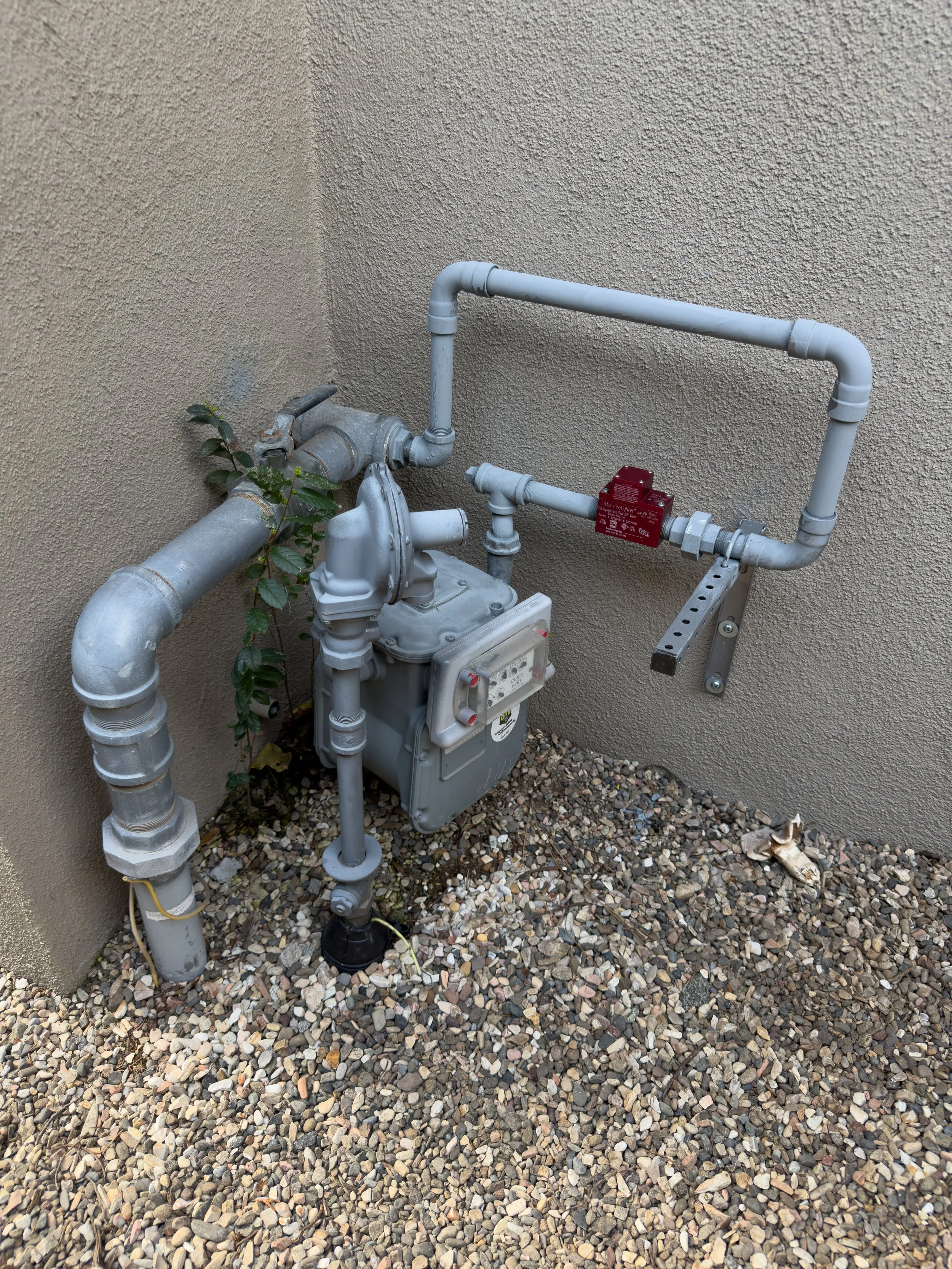 Gas earthquake shut-off valve installation in Pasadena, CA. 