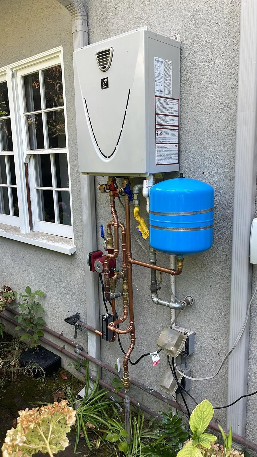 Takagi tankless water heater heater and recircualtion pump installation in Pasadena, CA.