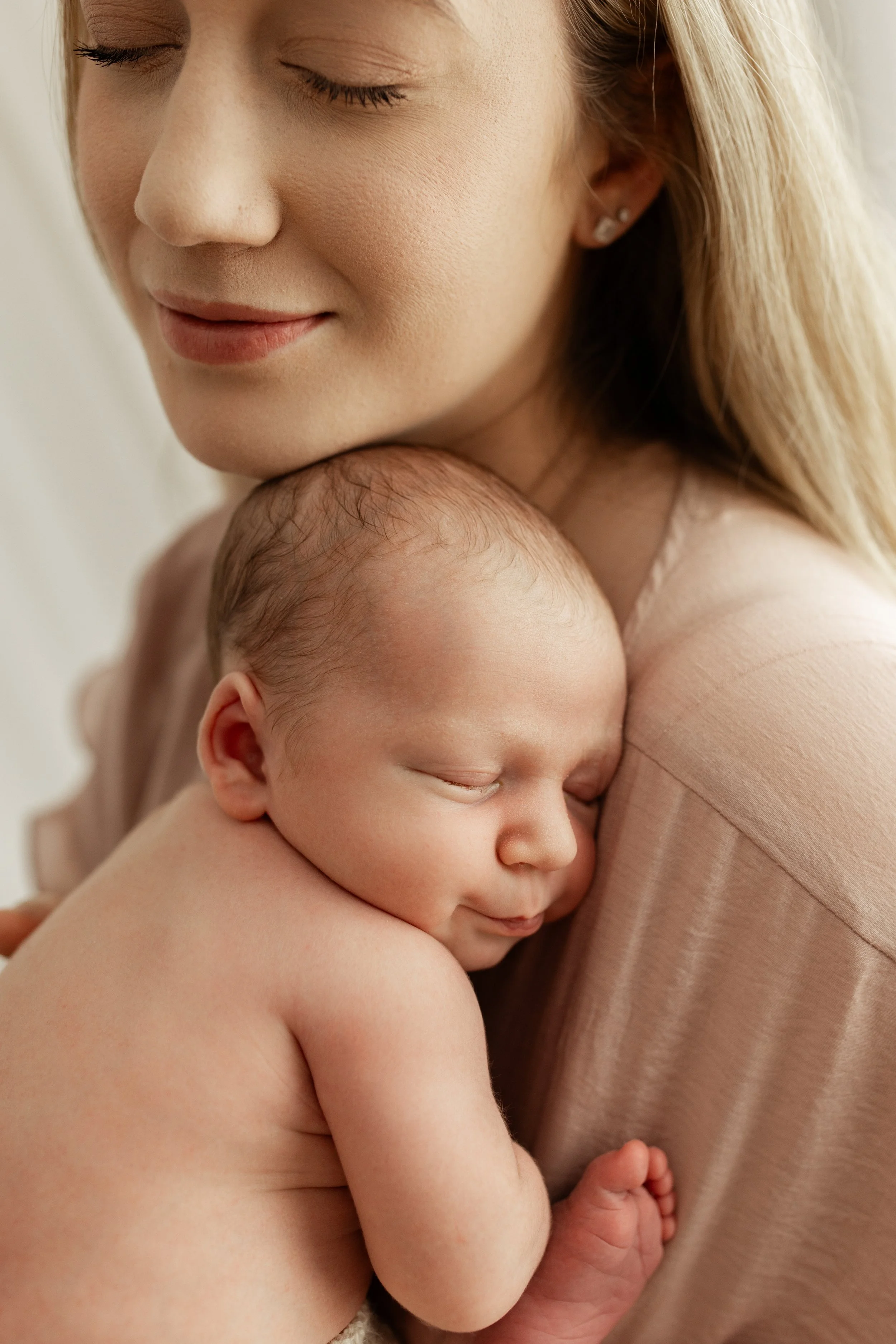 Women and baby. Sarah Scott Photography