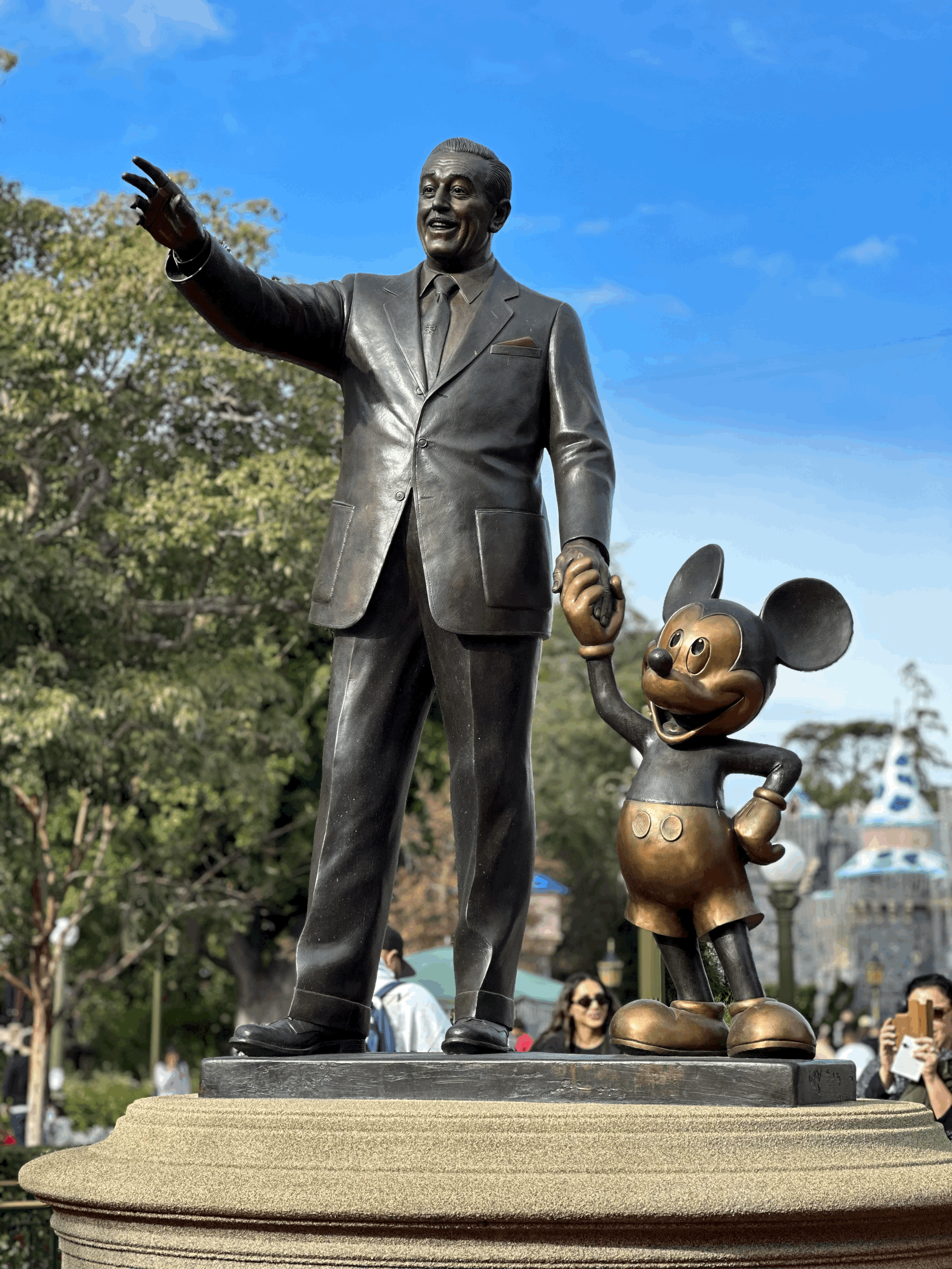 How to Do Disneyland with a Neurodivergent Child