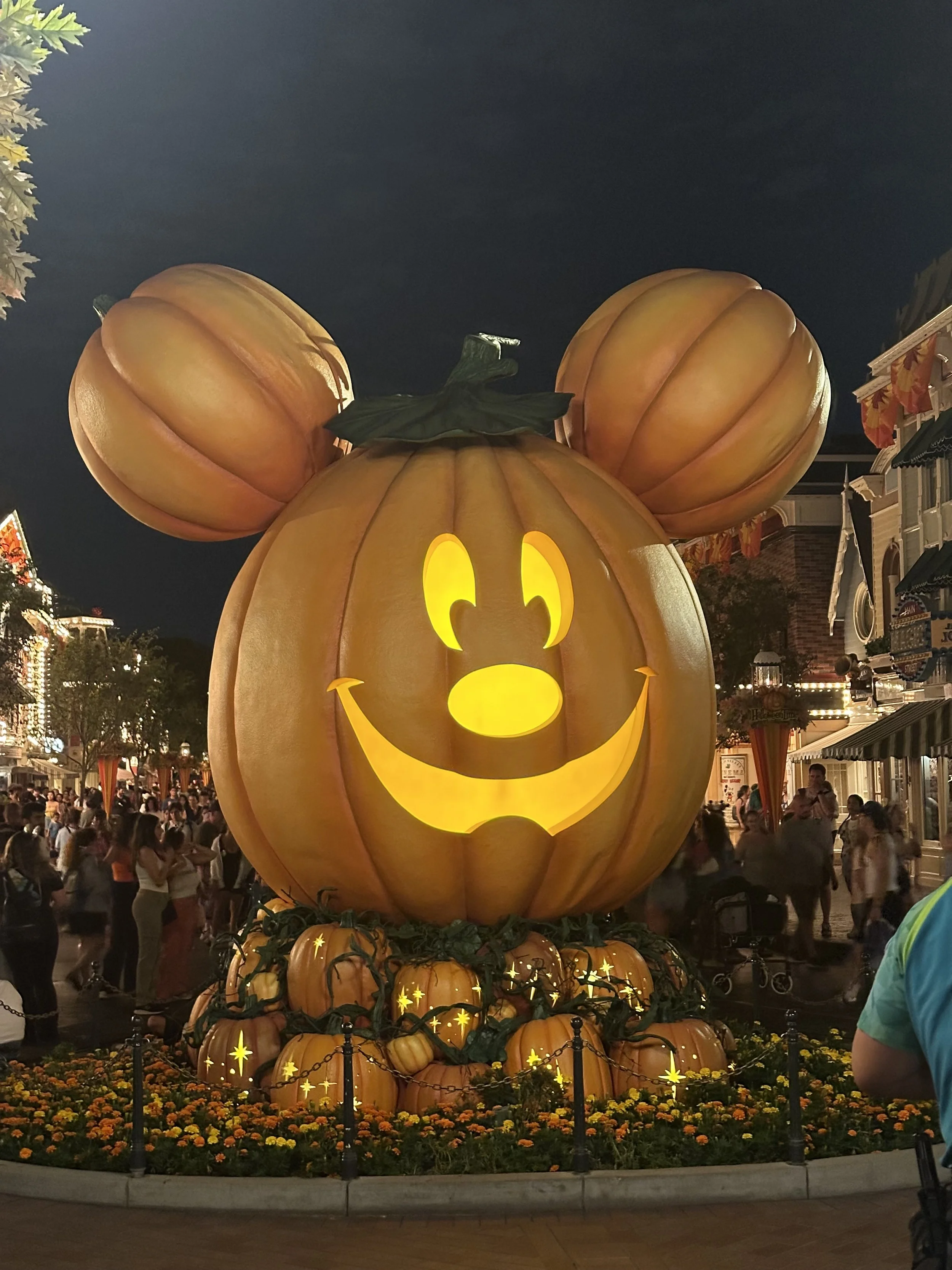 large-orange-mickey-mouse-pumpkin-decoration-on-main-street-at-disneyland
