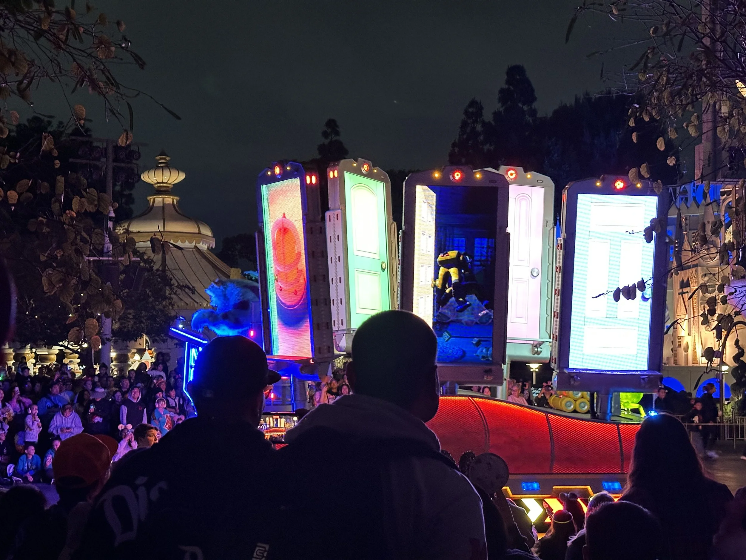 monsters-inc-float-during-paint-the-night-at-disneyland