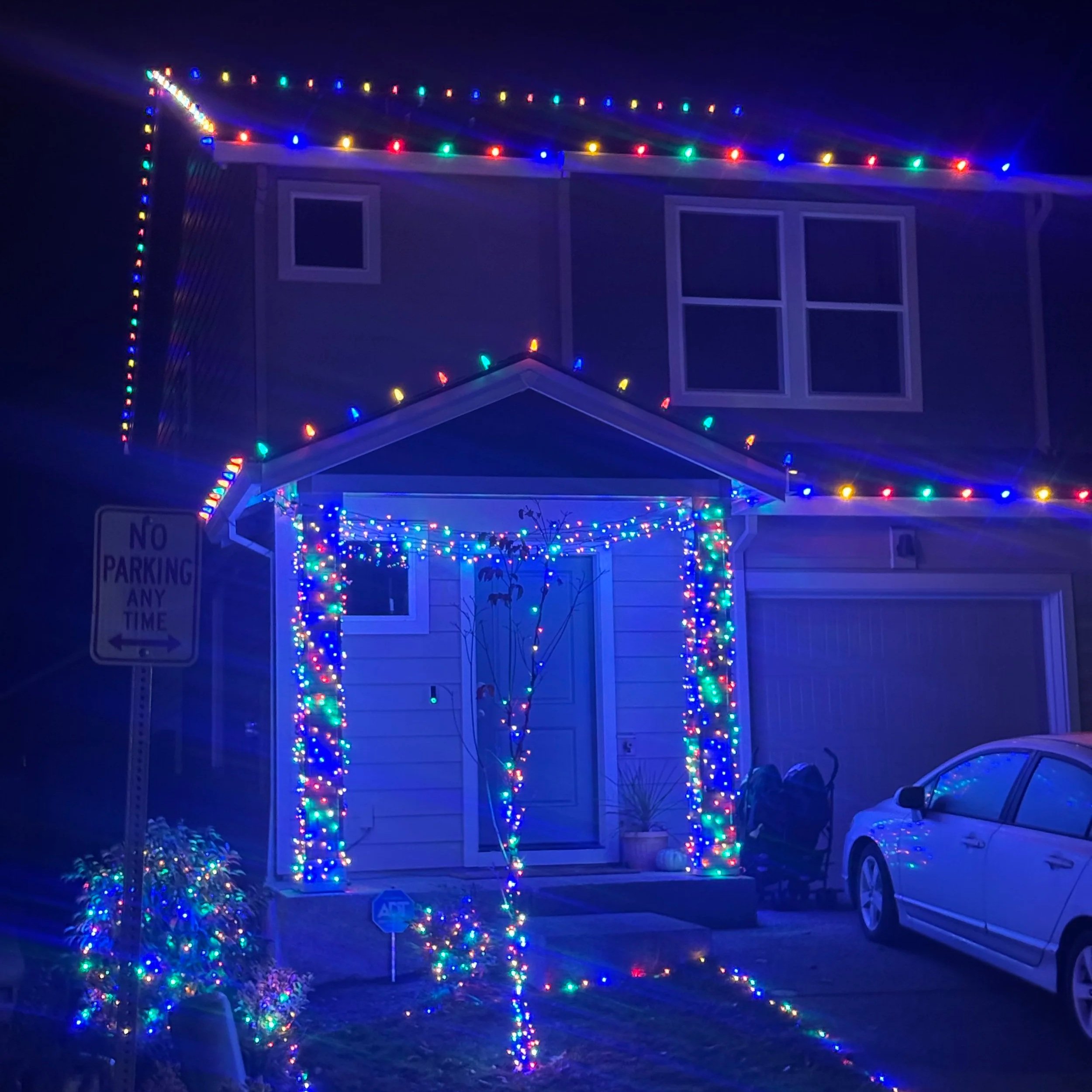A house with custom holiday lights that was installed by Lumen Holiday Lighting in Ridgefield, Washington