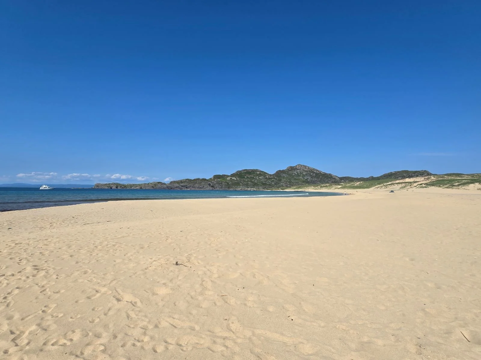 The wonderful sandy beach at Kiloran Bay