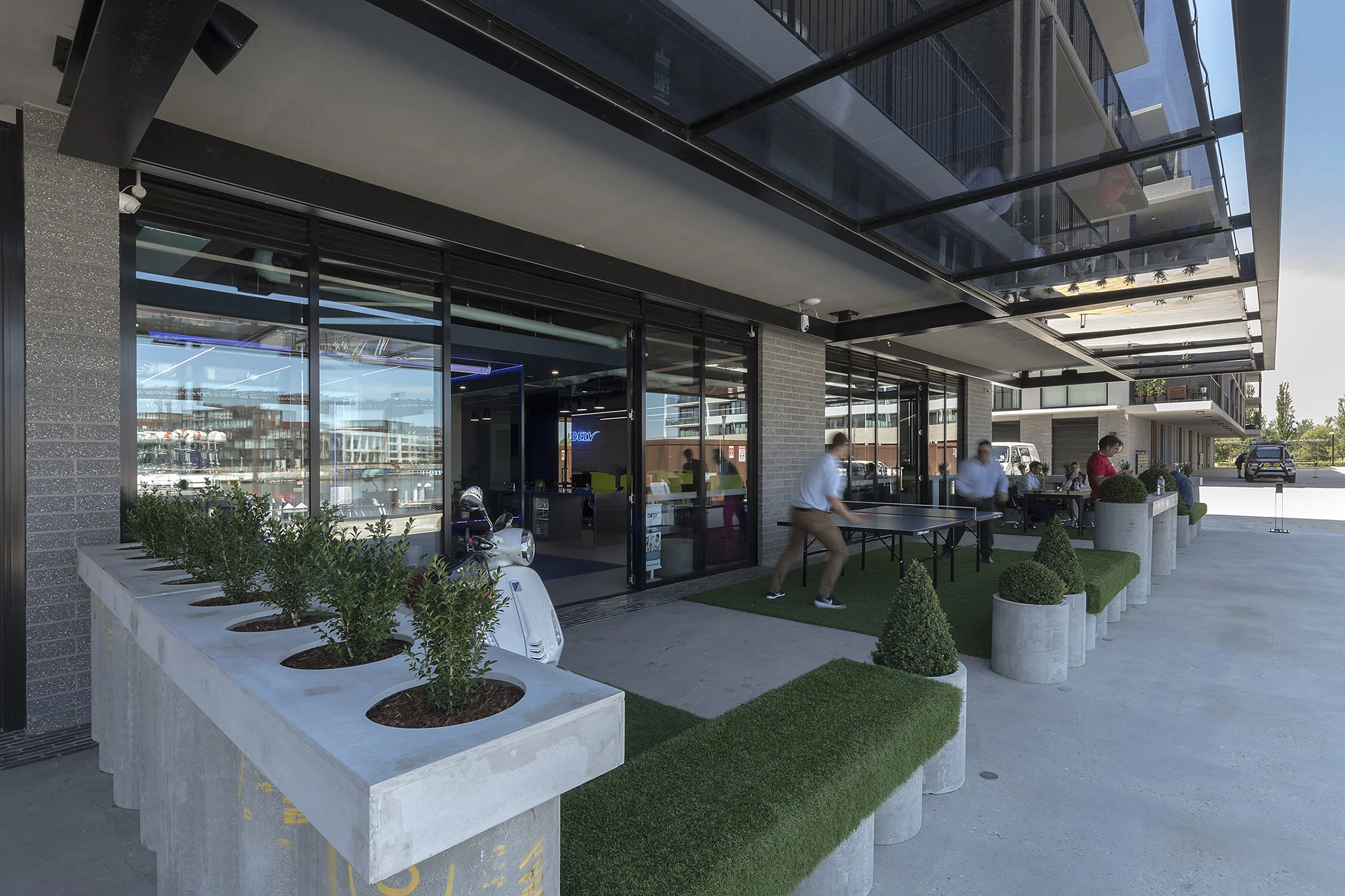 delv_04_outdoorarea.jpg