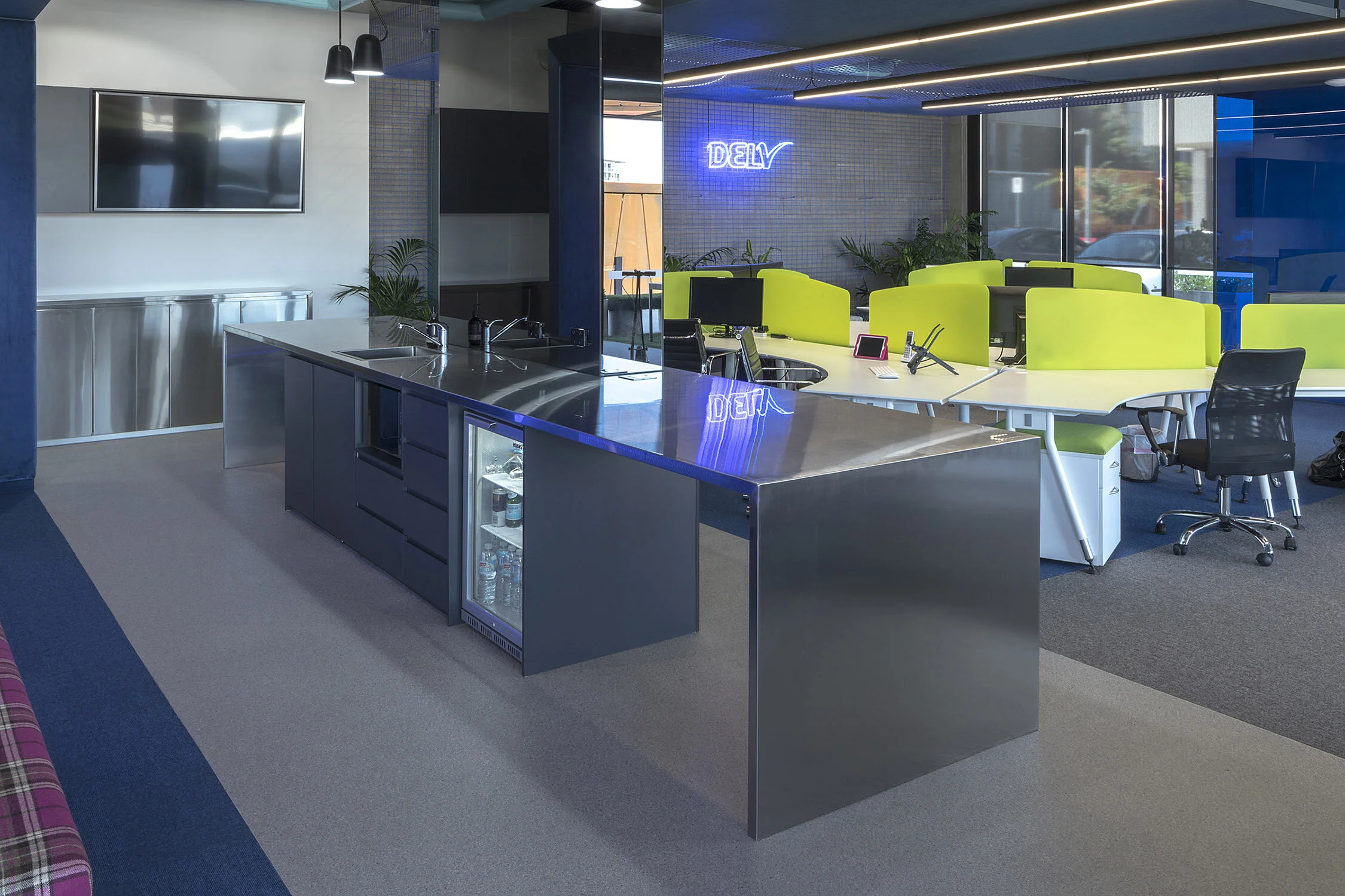 delv_08_kitchenette.jpg