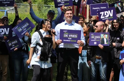 Well-attended Saanich mayoral campaign launch for Zac de Vries