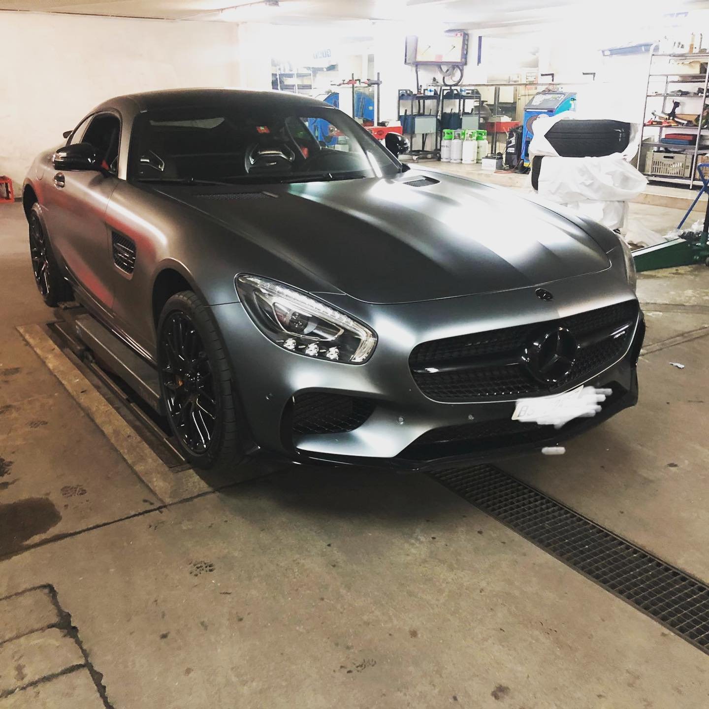 "Es gibt tausende junger Burschen, die schneller Autofahren k&ouml;nnen als ich. Aber ich sitze in einem Mercedes GT AMG" 😊 so oder so &auml;hnlich war ein Zitat von Niki Lauda. Egal welche Automarke wir schaffen alles! Wir bieten den best