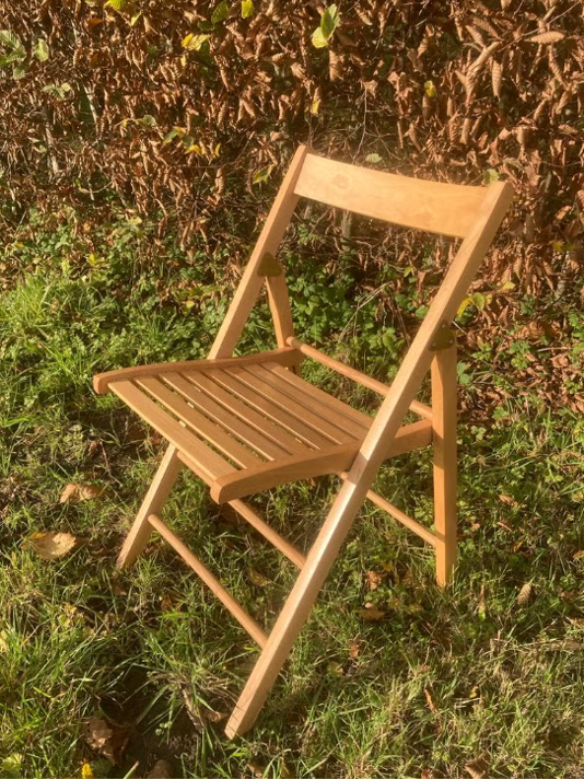 Houten klapstoel 1.png