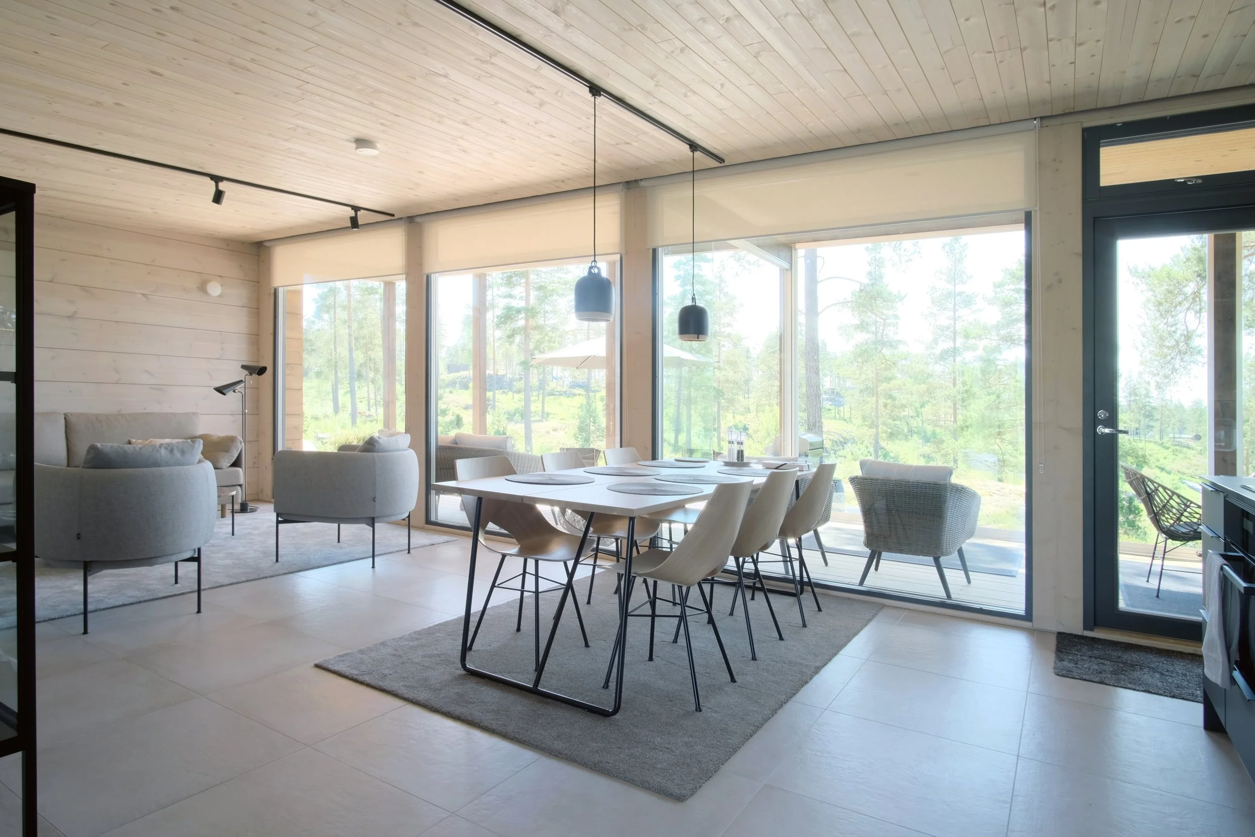 Glass House 70Å_ruokailu.jpg