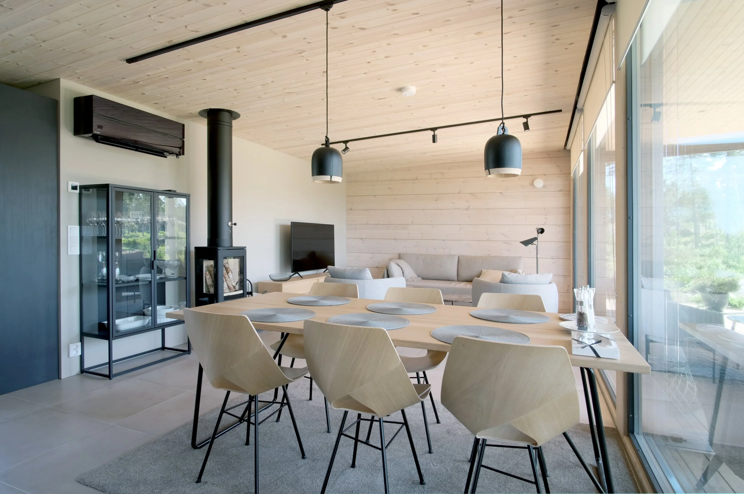 Glass House 70Å_ruokailu2.jpg