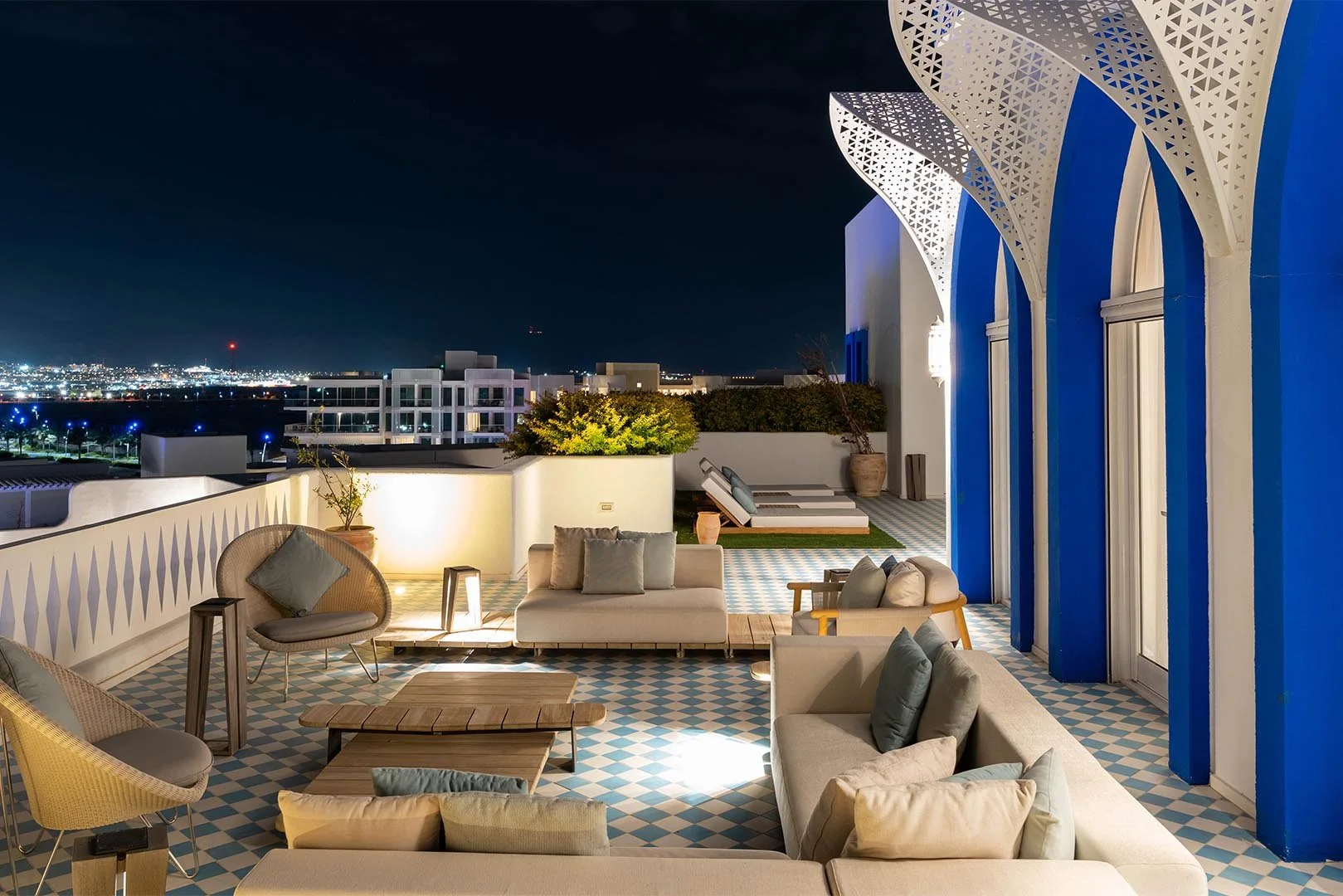0010_RoyalGem-Cloud7-Aqaba-Residence-Luxury-Travel-Vacation-Aqaba-Jordan-Fourbedrooms-night.jpg