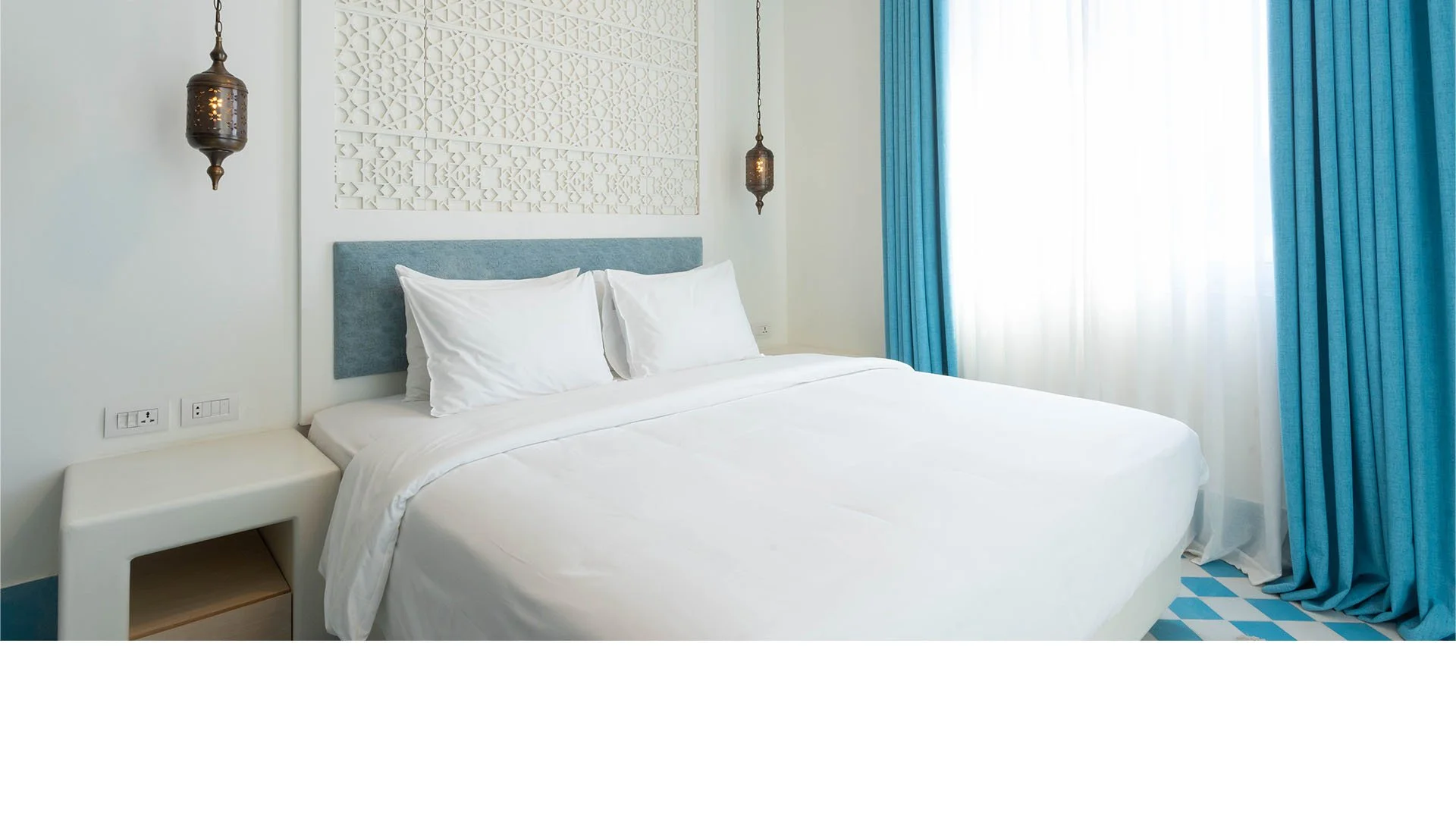 RoyalGem-Cloud7-Aqaba-Residence-Luxury-Travel-Vacation-Aqaba-Jordan-Fourbedrooms-kingsizebed.jpg