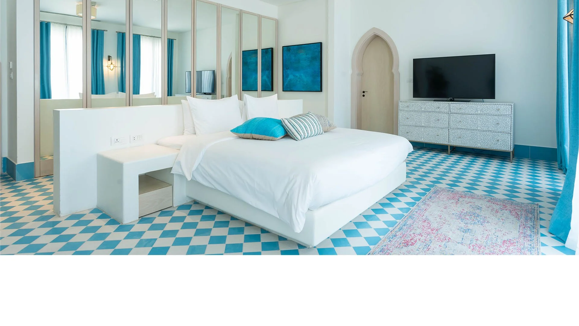 RoyalGem-Cloud7-Aqaba-Residence-Luxury-Travel-Vacation-Aqaba-Jordan-Fourbedrooms-masterbedroom.jpg