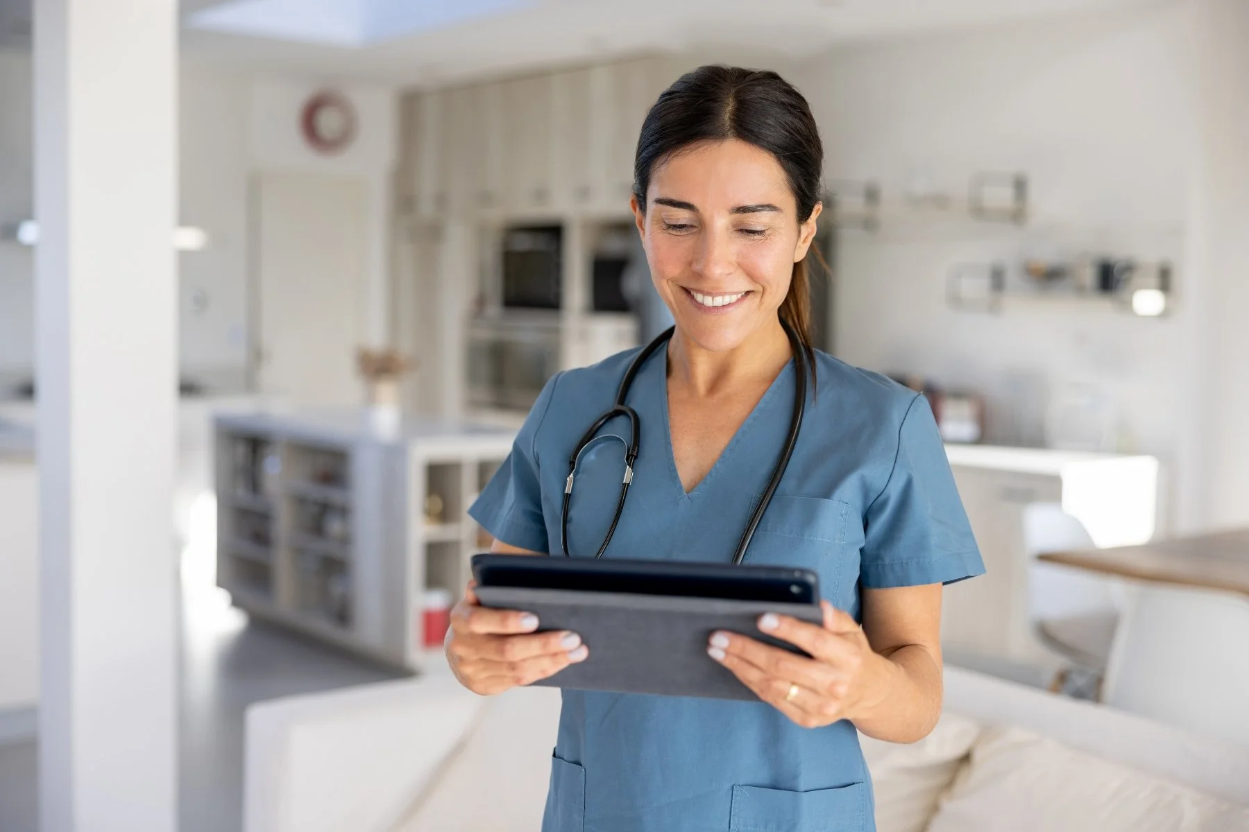 Dr on tablet utilising AI capabilities to reduce administration task