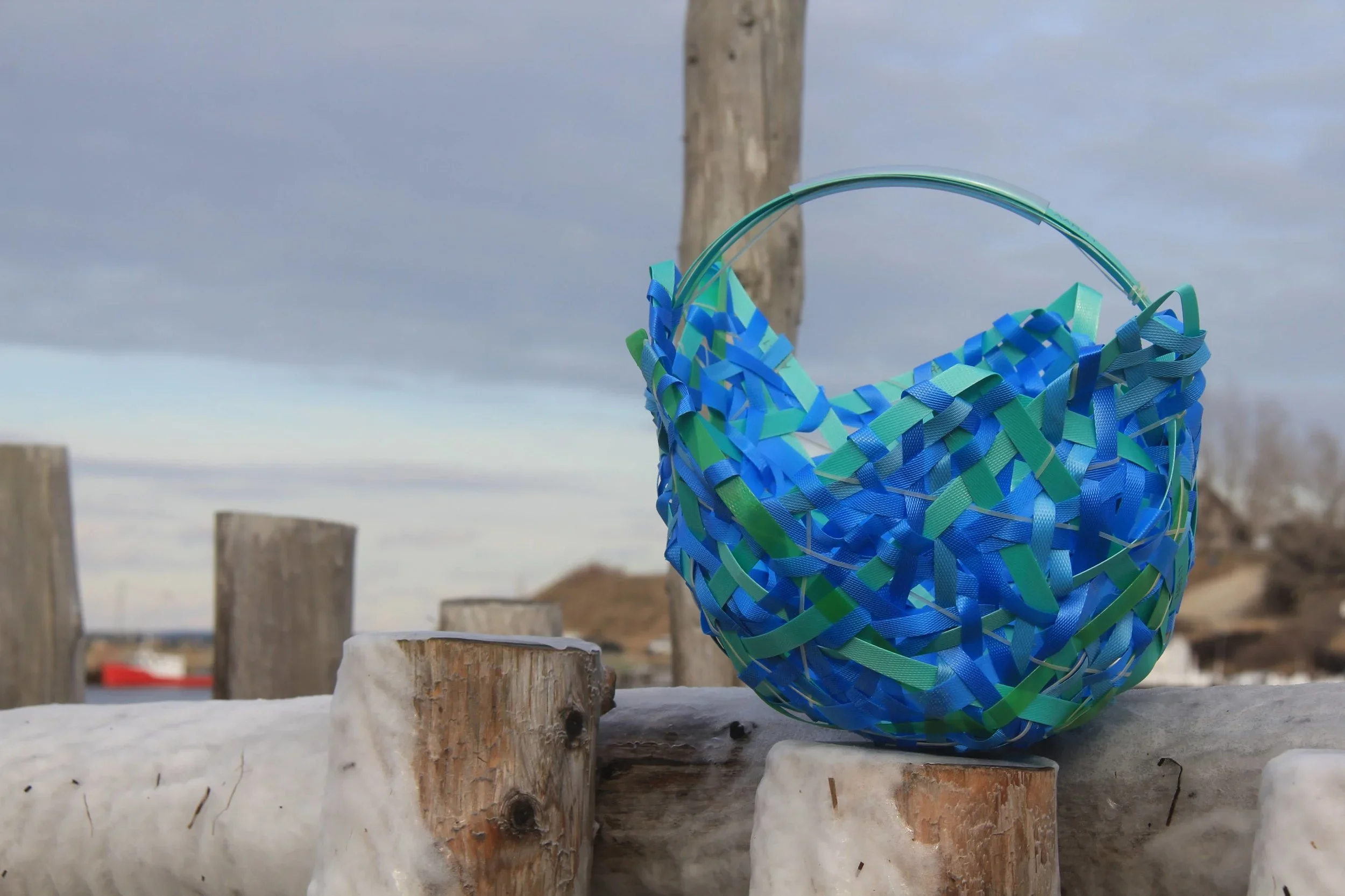 plastic strapping irregular woven basket with garden hose handle in blue and green