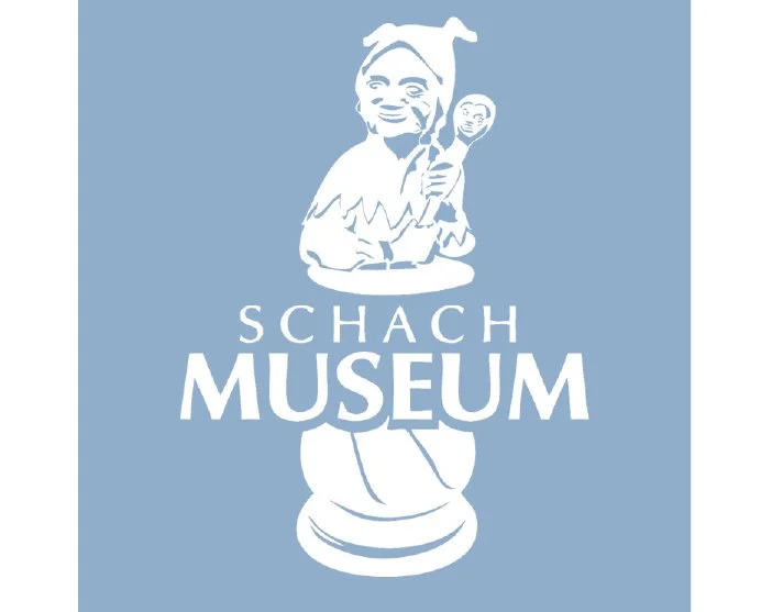 Museum - weiß auf blau.jpg