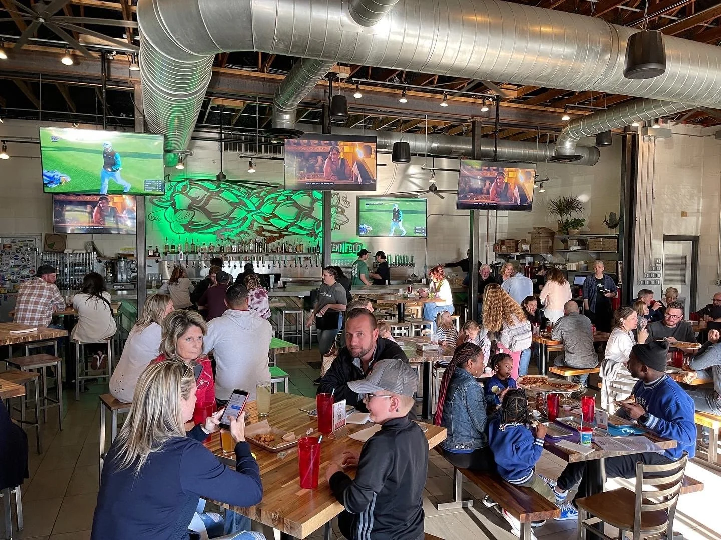 TennFold-Brewing-indoor-restaurant-and-bar.jpg