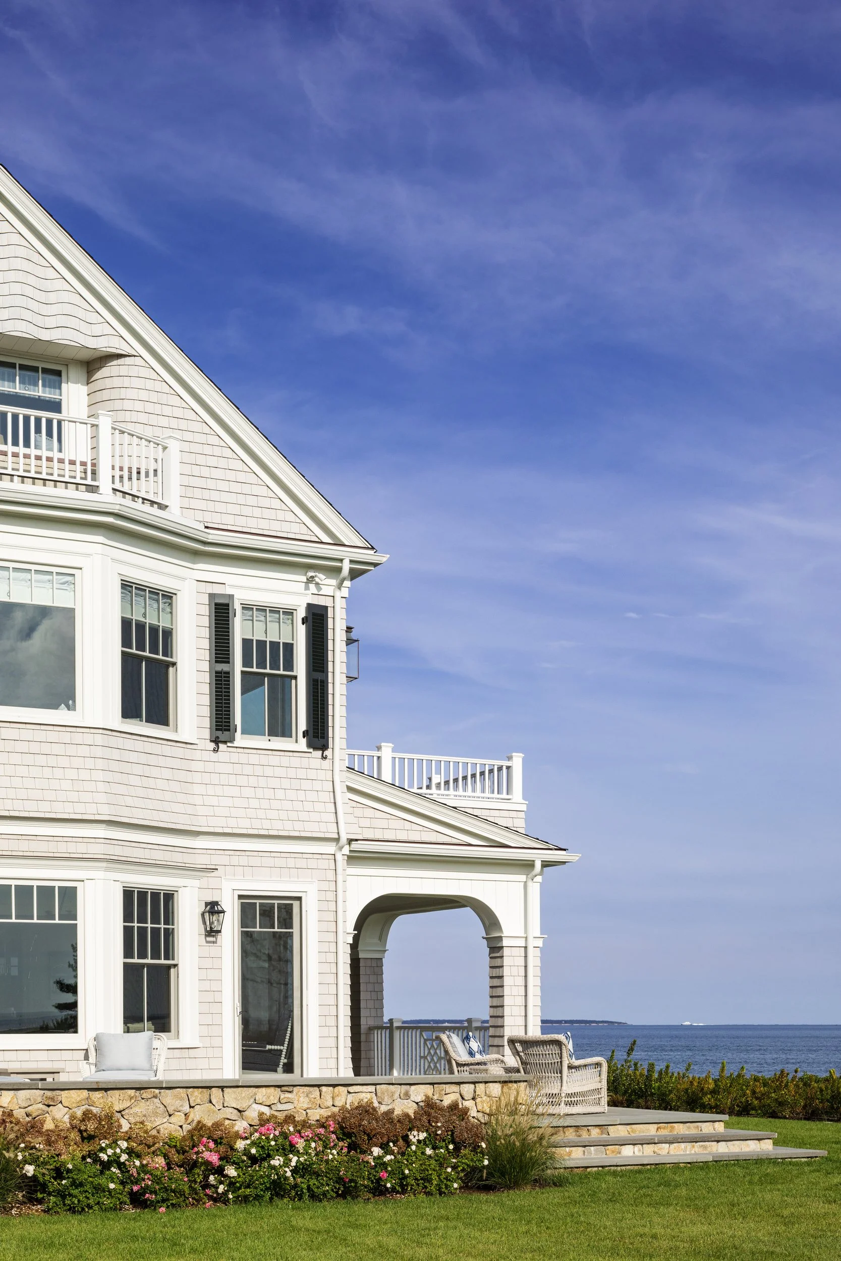 historic-rennovation-sea-view-house_23.jpg