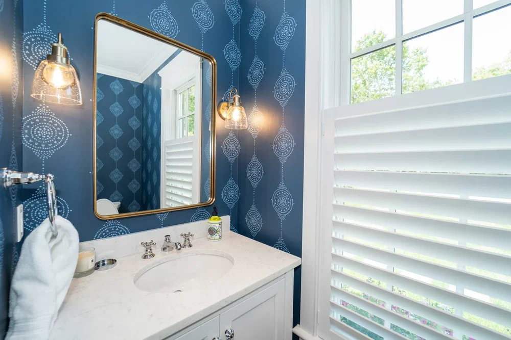 james-golden-oyster-harbors-family-compound-powder-room.webp