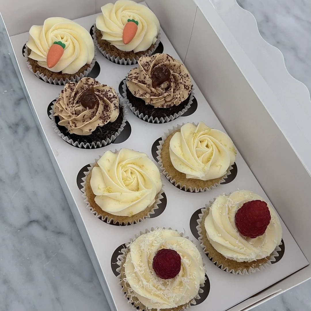 Wedding samples are always so aesthetically pleasing🧁getting married in 2026 or 2027? Get in touch to discuss your cake requirements and secure your tasty testers🤍
