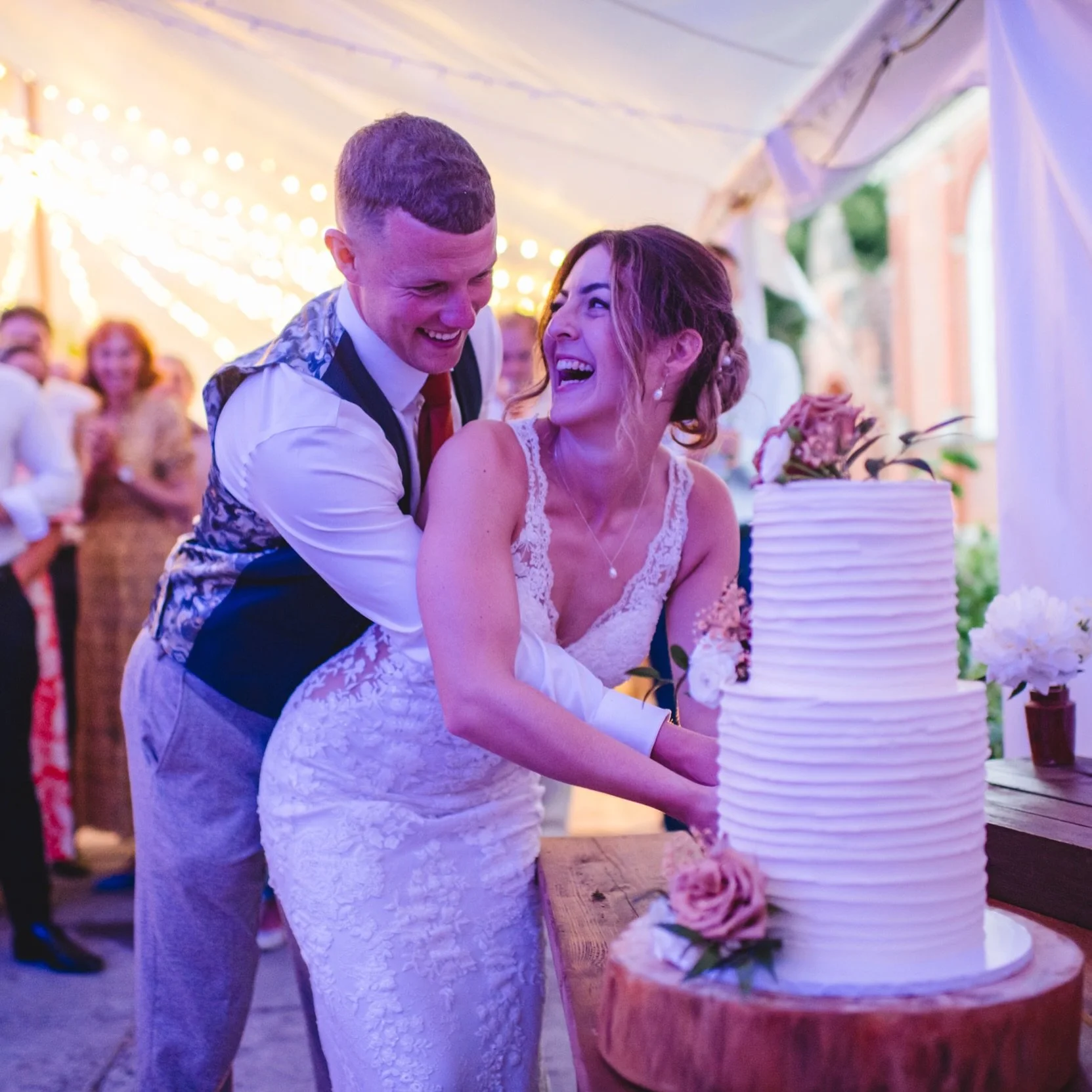 A little throwback to my own wedding 🤍

Being on the other side of wedding planning is probably one of the reasons I love working with couples so much.
I know how many decisions there are, how quickly the to-do list grows, and how easy it is to over
