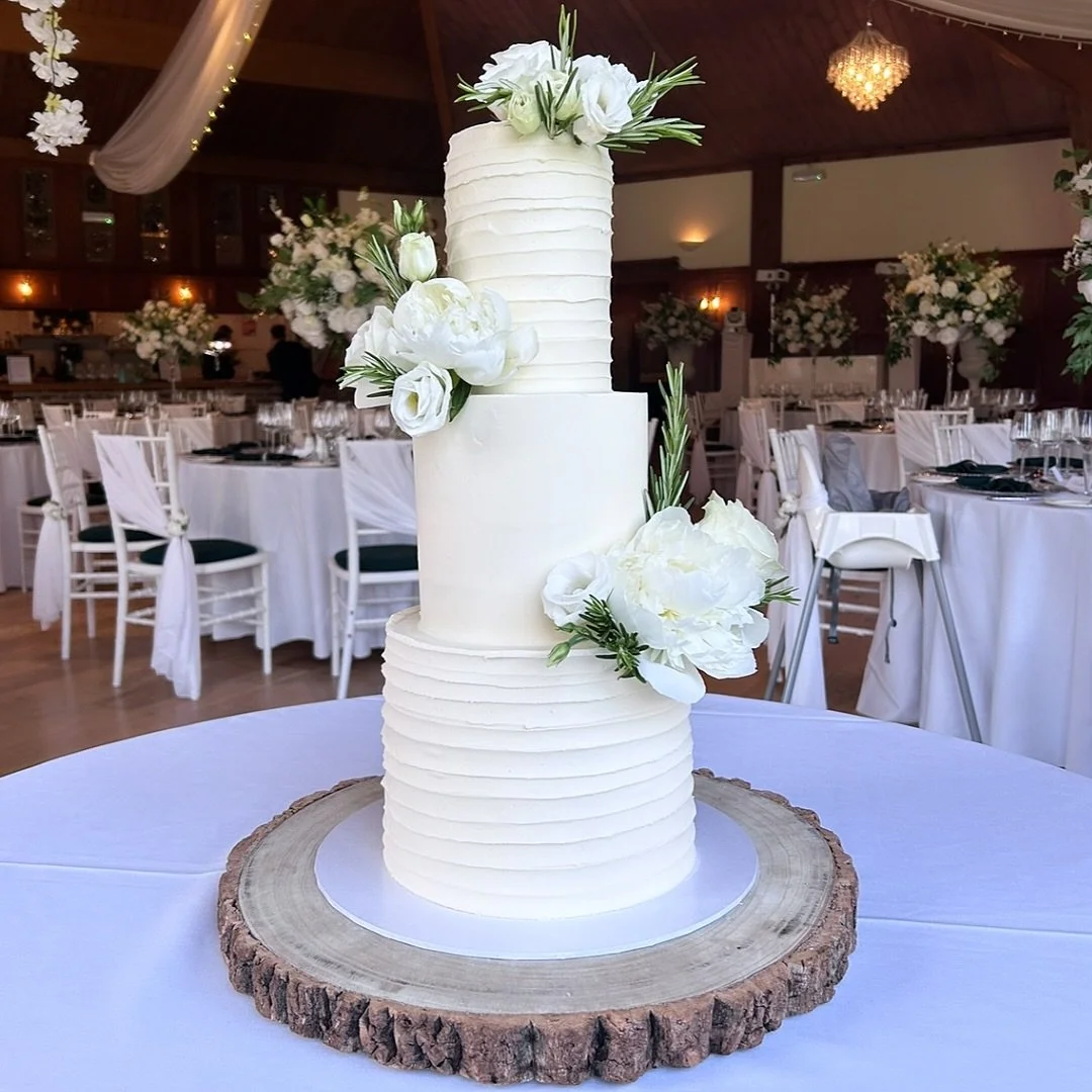 Beautiful is expected.

Delicious is non-negotiable.

#weddingcakemaker #surreyweddingcakes #surreyweddings #surreyweddingsuppliers #bridetobe2027