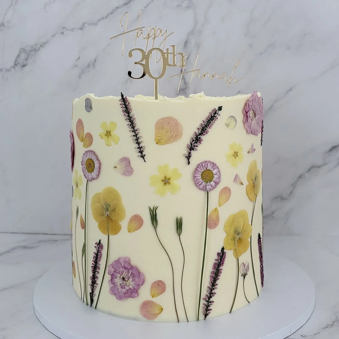 Pressed flower cakes will always have my heart🫶🏼mix up the colour &amp; flower scheme depending on your event theme or the season! #pressedflowercake #surreyweddingcakes #surreyweddings #surreycakemaker #surreycakes