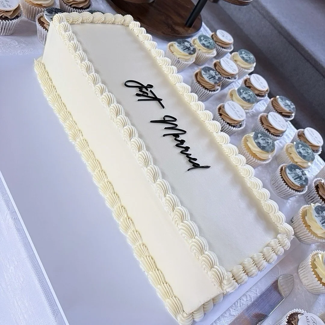 Your wedding cake doesn&rsquo;t have to be traditional, it doesn&rsquo;t have to be tiered, it doesn&rsquo;t have to be covered in flowers. It&rsquo;s your wedding day, so choose a cake that fits your vibe🤍

#weddingcakesurrey #surreyweddingcakes #w