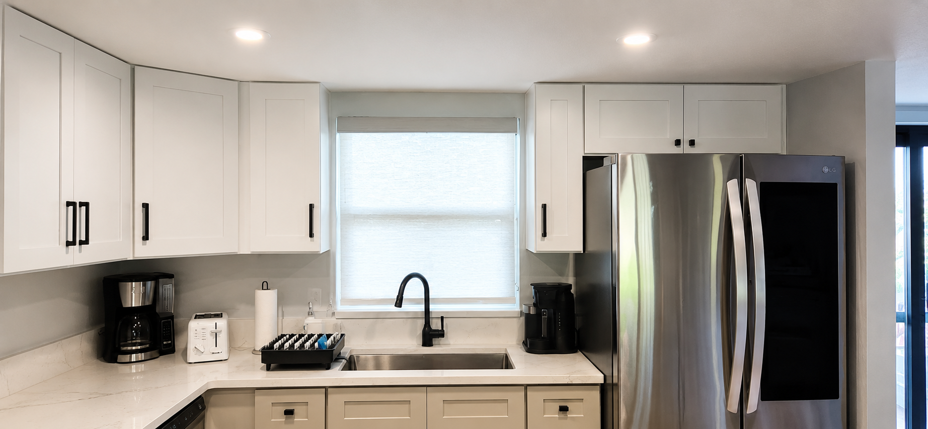 Roller Shades / Custom Window Treatments

Custom roller shades and custom window treatments including blackout shades, zebra shades, woven wood shades, bamboo shades, Roman shades, cordless shades, faux wood shades, and modern window coverings for ho