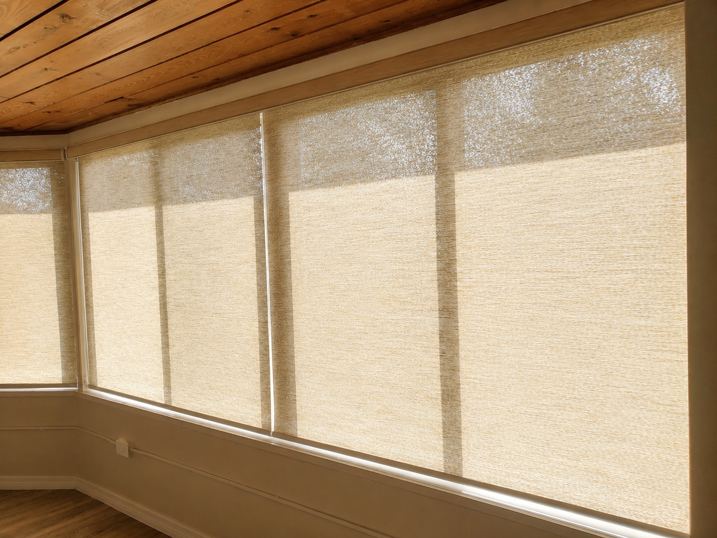 Roller Shades / Custom Window Treatments

Custom roller shades and custom window treatments including blackout shades, zebra shades, woven wood shades, bamboo shades, Roman shades, cordless shades, faux wood shades, and modern window coverings for ho