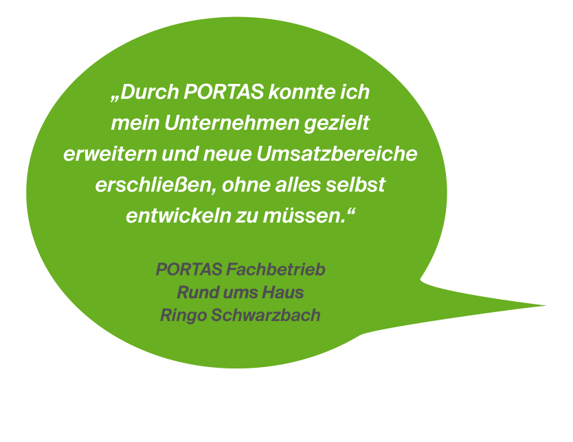 Ein grüner Sprechblase mit einem Zitat in deutscher Sprache, das über die Erweiterung eines Unternehmens durch PORTAS spricht, mit Erwähnung von Ringo Schwarzbach.