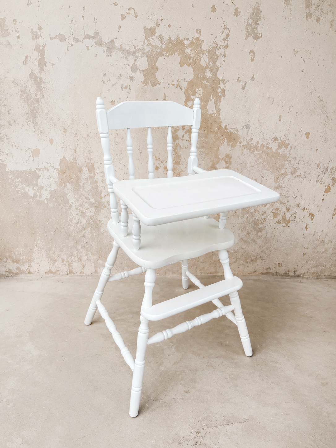 VINTAGE-BABY-HIGH-CHAIR-WHITE-HIRE.png