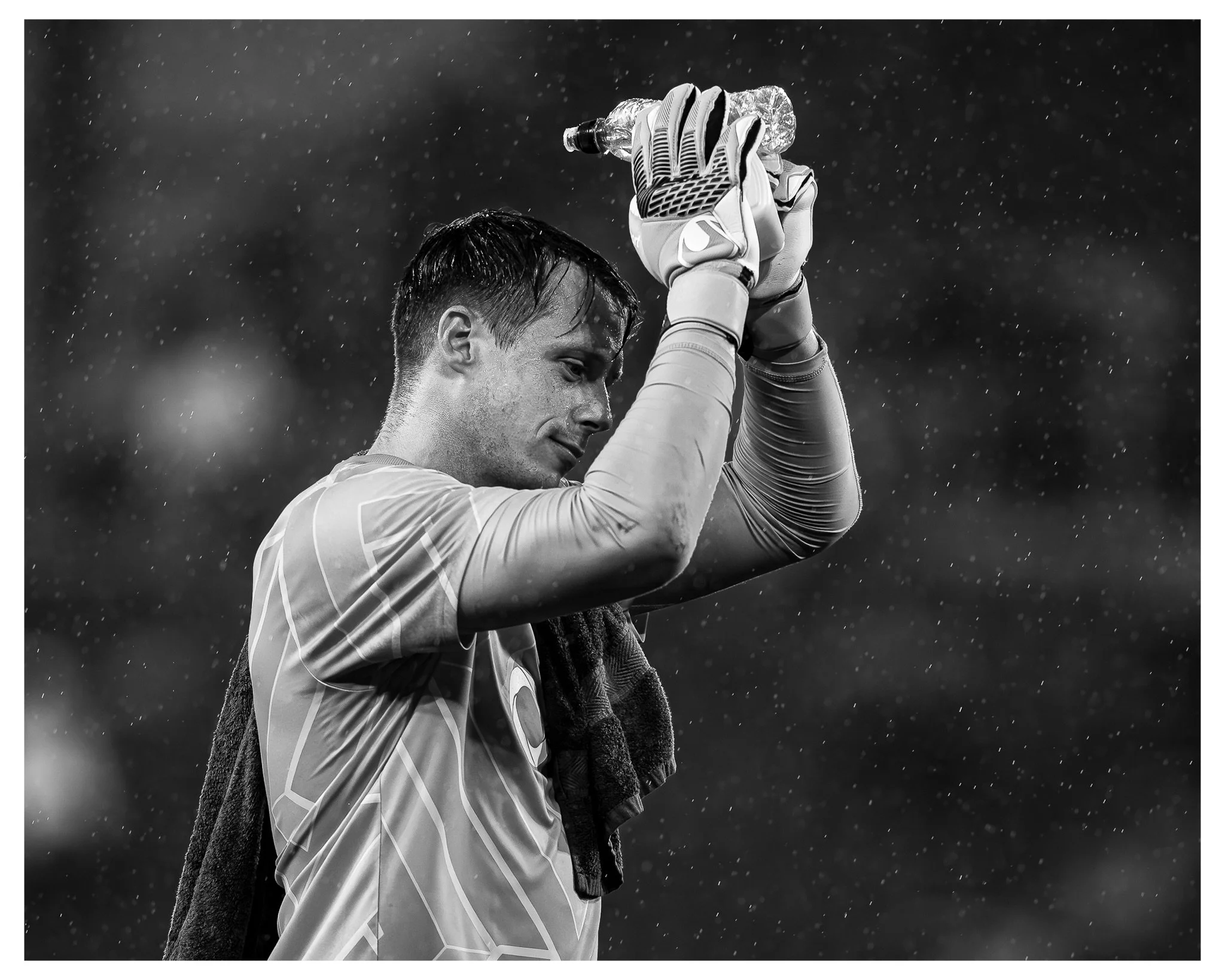 All the best to @schwolli1 who played his final game for @heartofmidlothianfc last night 👏

@1fsvmainz05 you&rsquo;ve got a good one there!

Image shot for @gettyimages - Credit: WM Sport Media / Getty Images 

#jambos #hearts #mainz