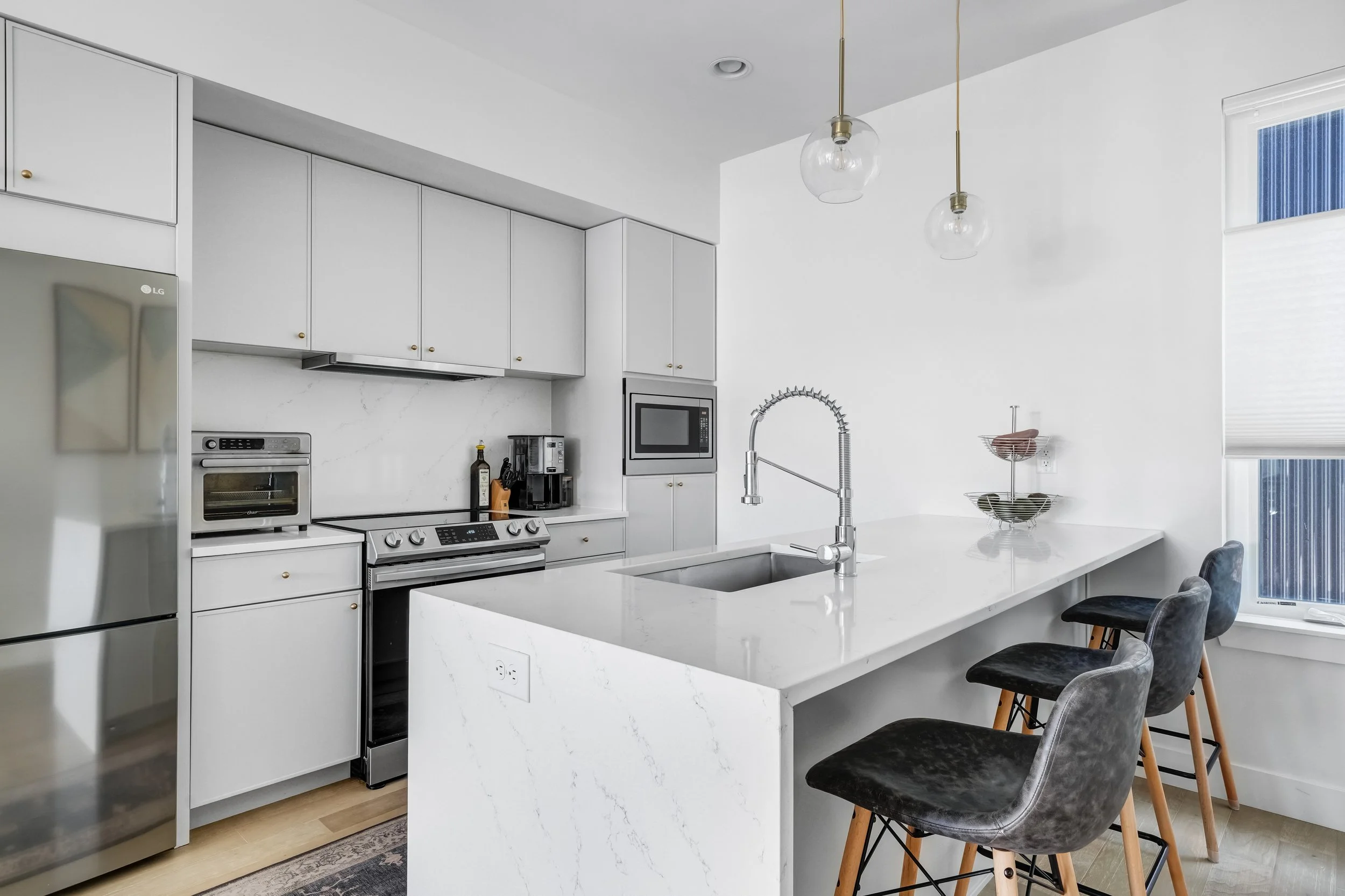2578 S Broadway(MLS)-12.jpg