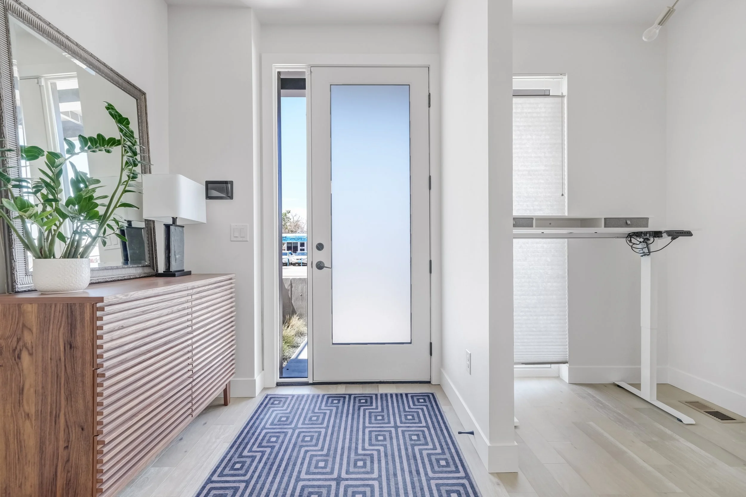 2578 S Broadway(MLS)-5.jpg