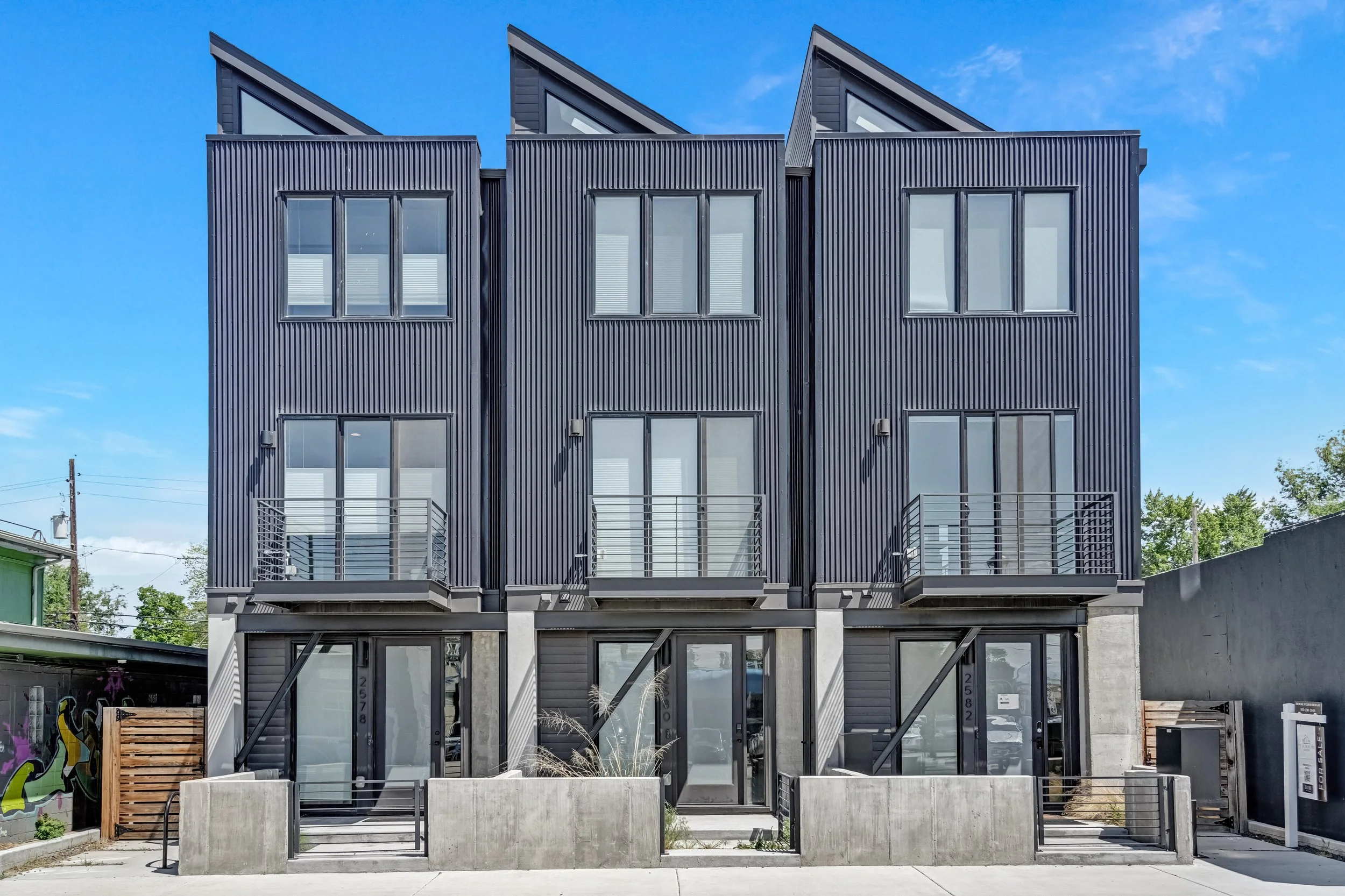 2578 S Broadway(MLS)-22.jpg