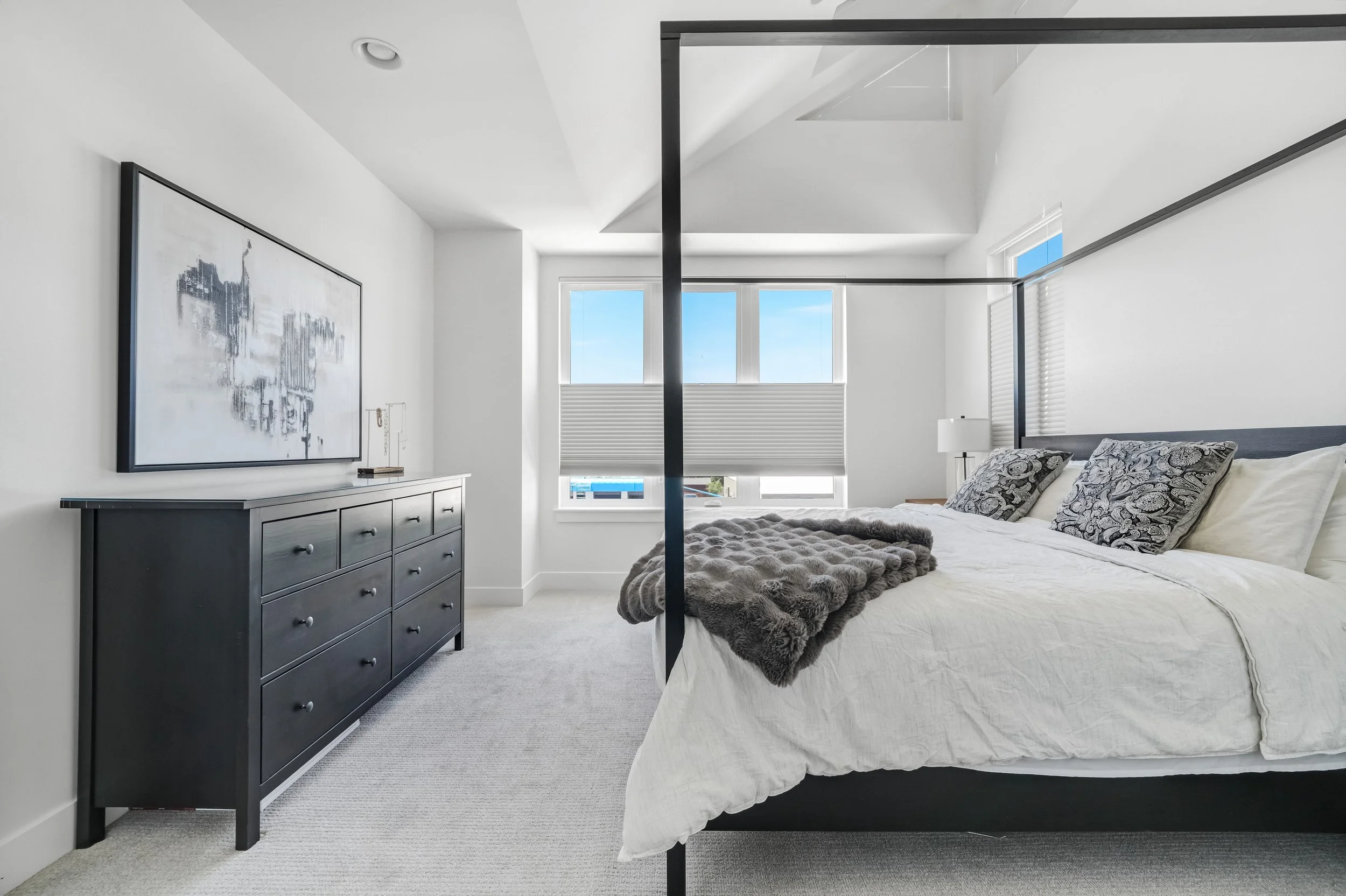 2578 S Broadway(MLS)-7.jpg