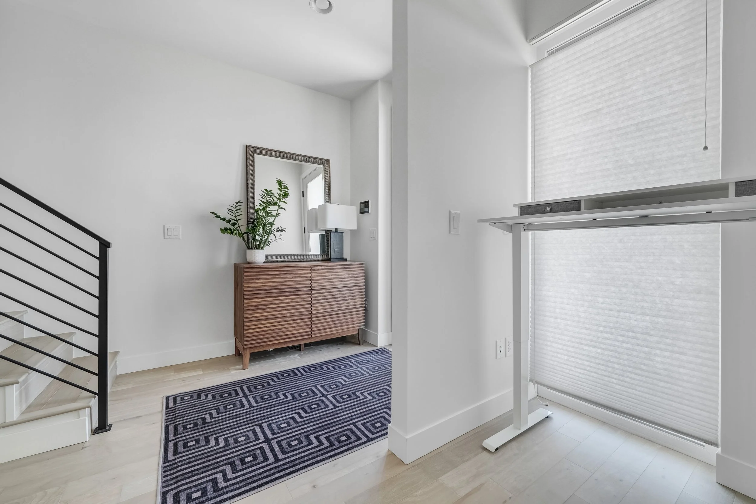 2578 S Broadway(MLS)-6.jpg