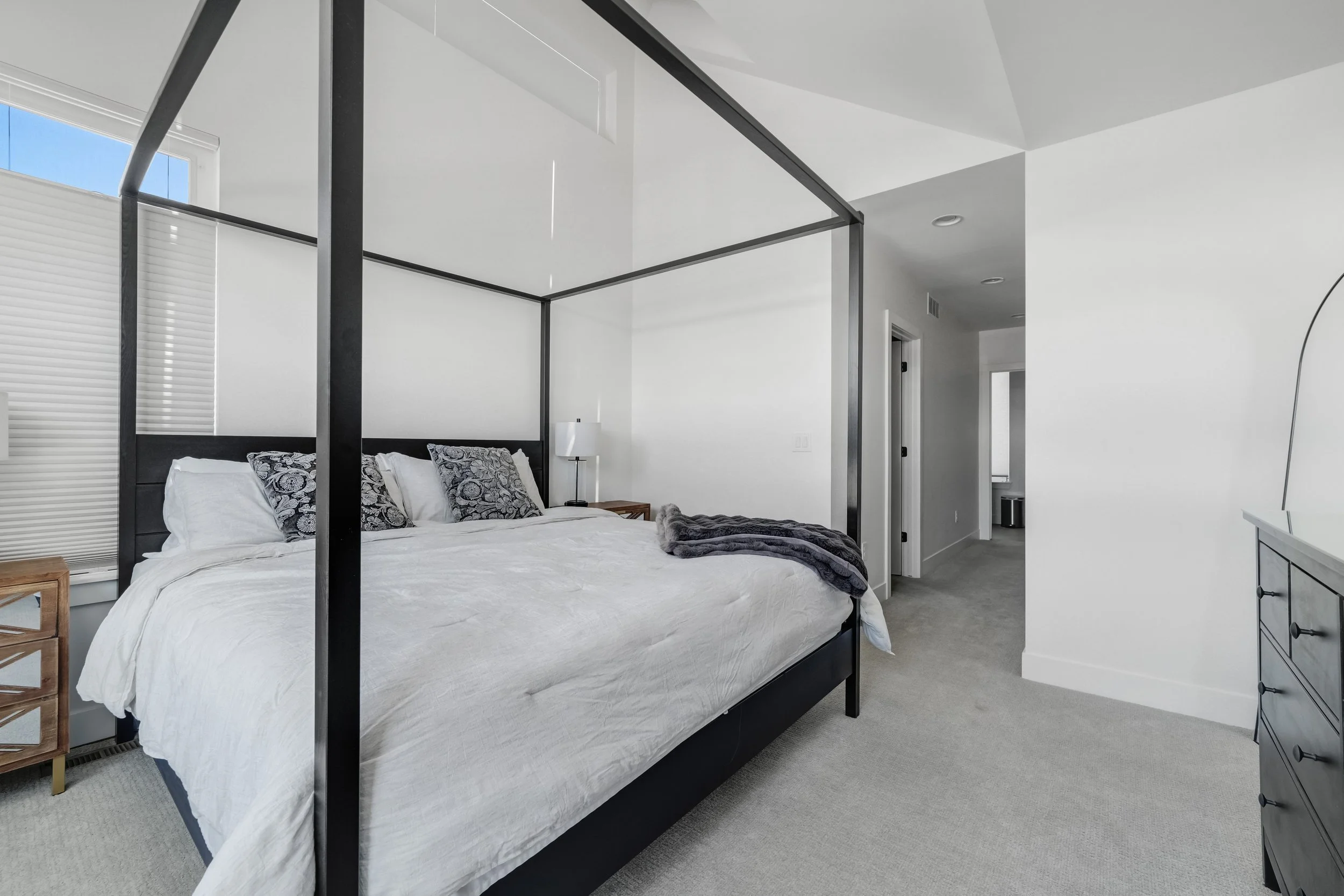 2578 S Broadway(MLS)-8.jpg