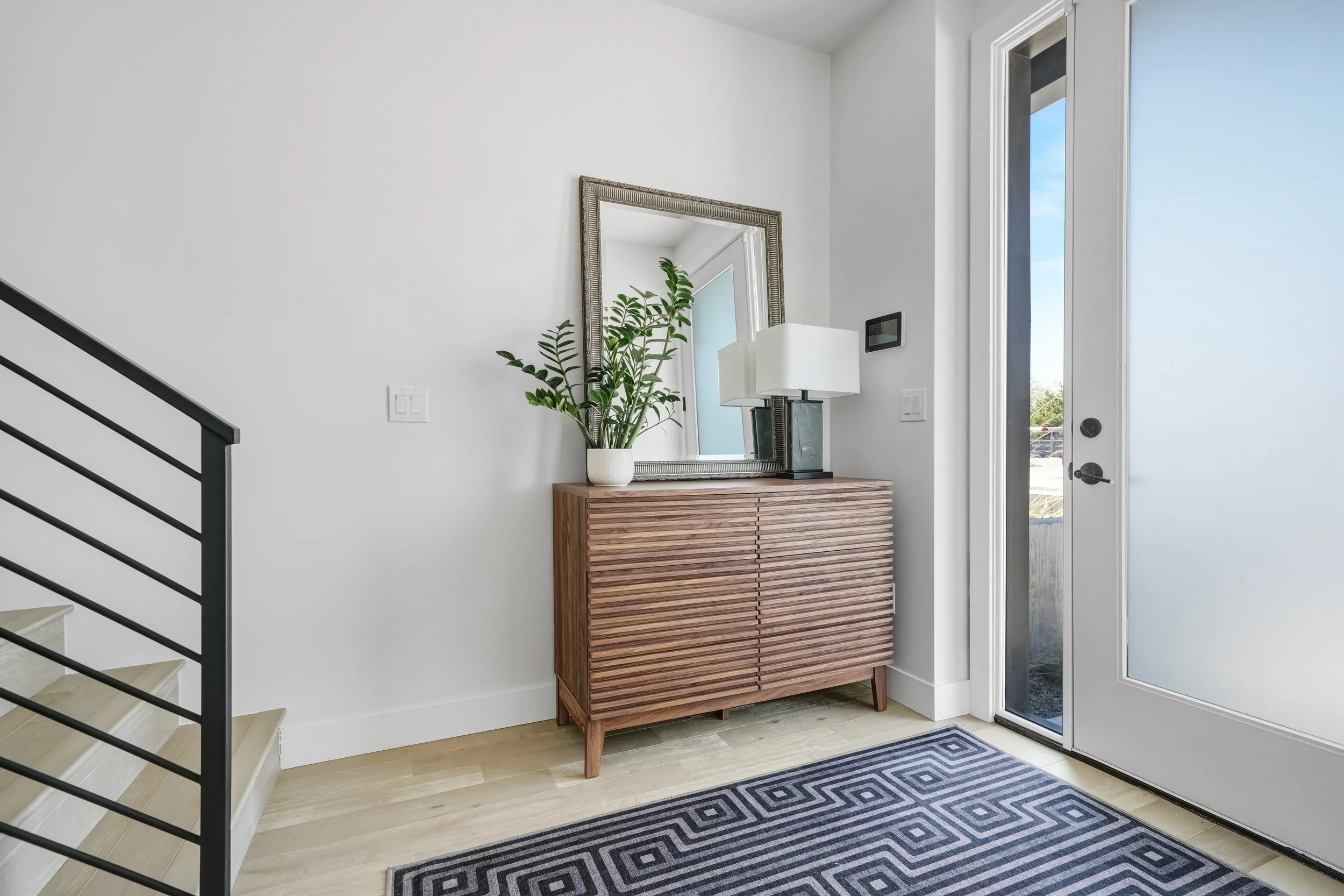 2578 S Broadway(MLS)-1.jpg