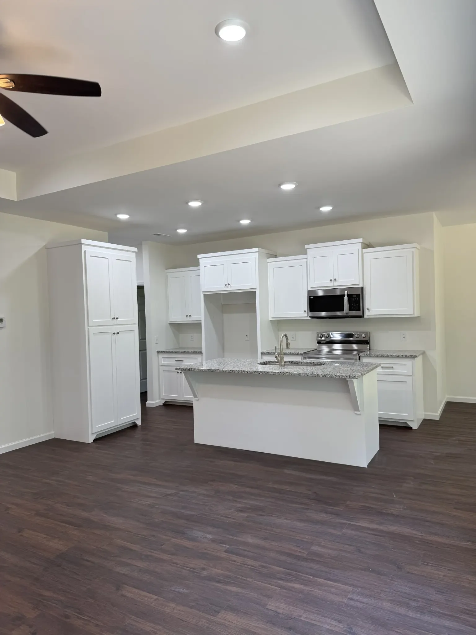 90 Lexie kitchen2.webp