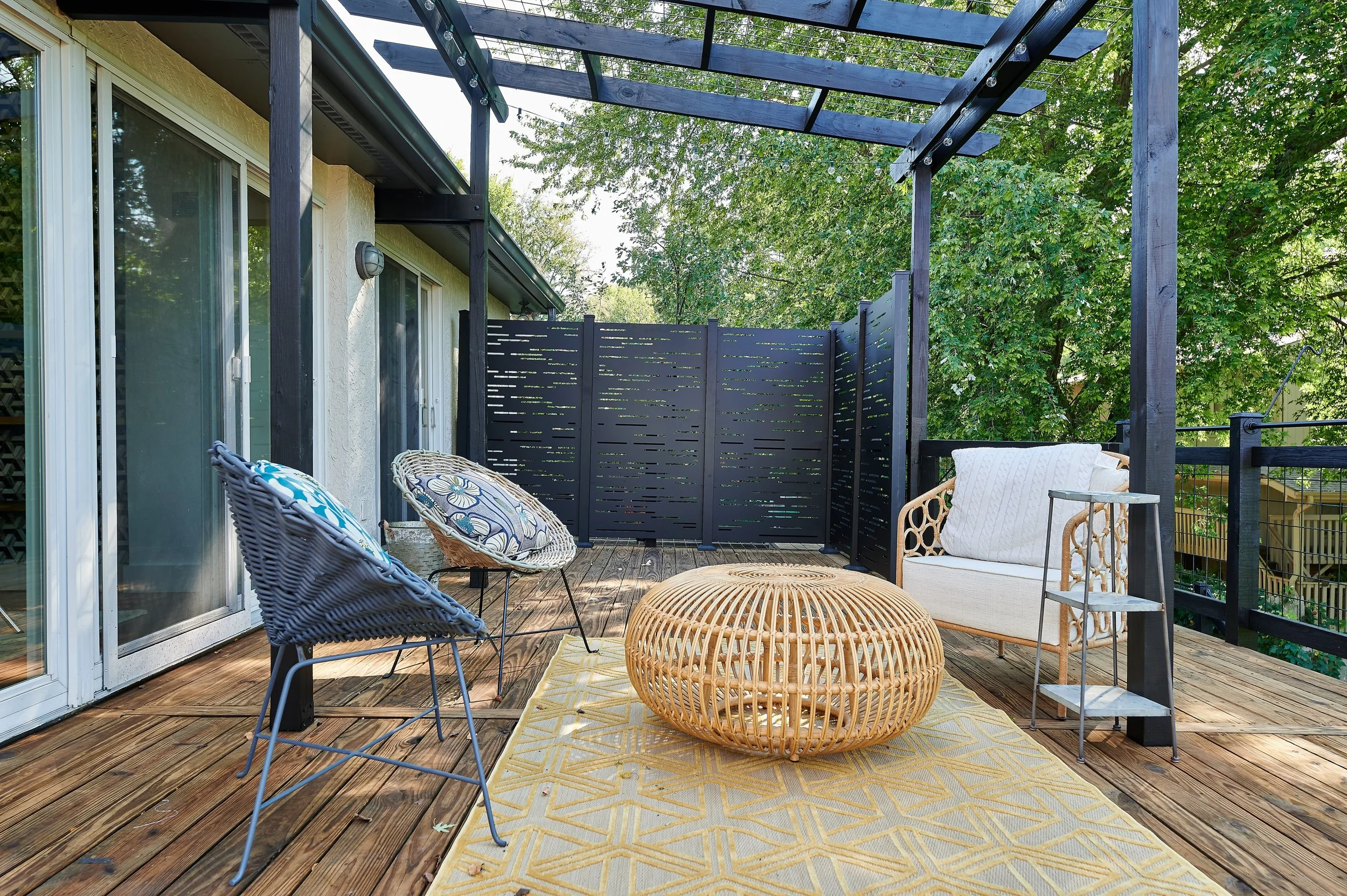 Modern House 
Modern Deck 
Modern Back Yard 
White House 
Modern Design 
Kansas Construction 
Design and Construction
